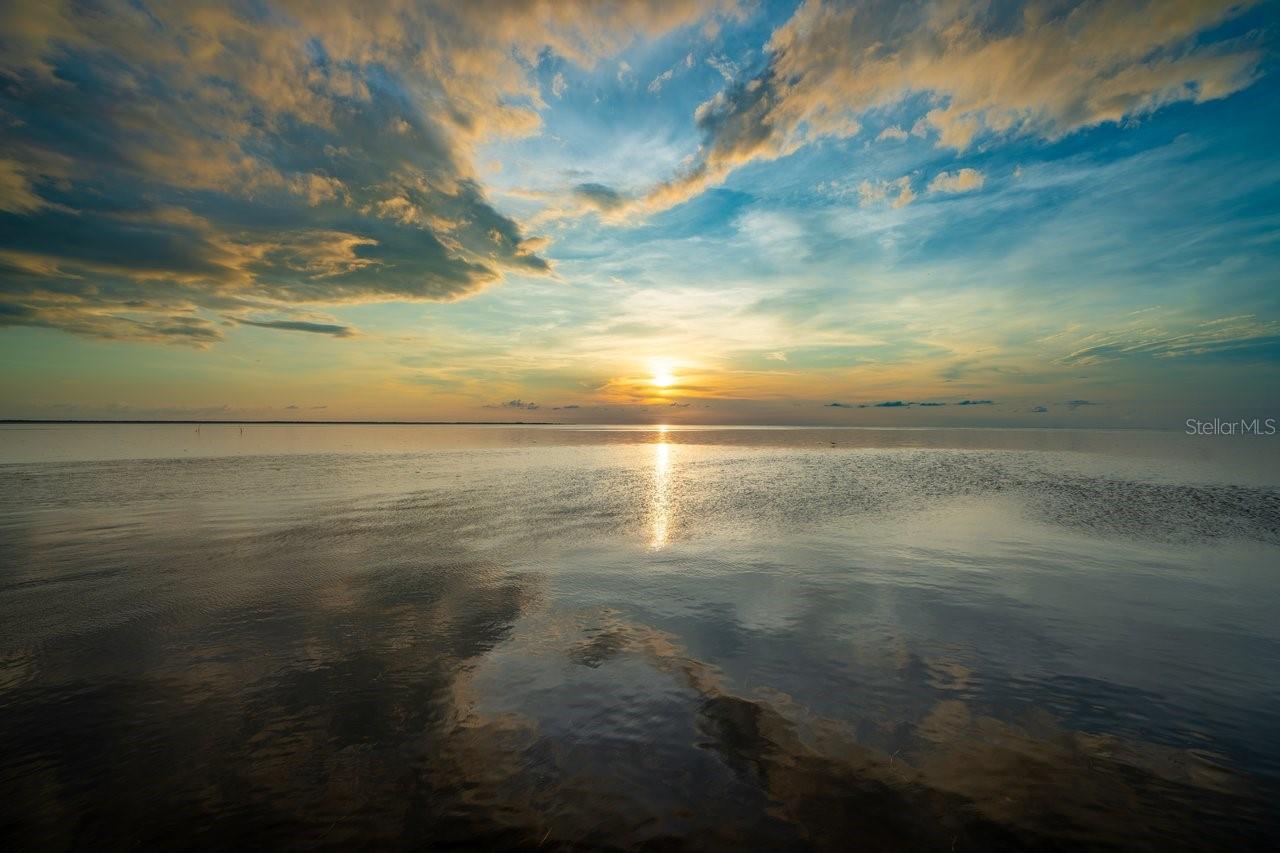 Listing photo id 5 for 1909 Gulfview Drive