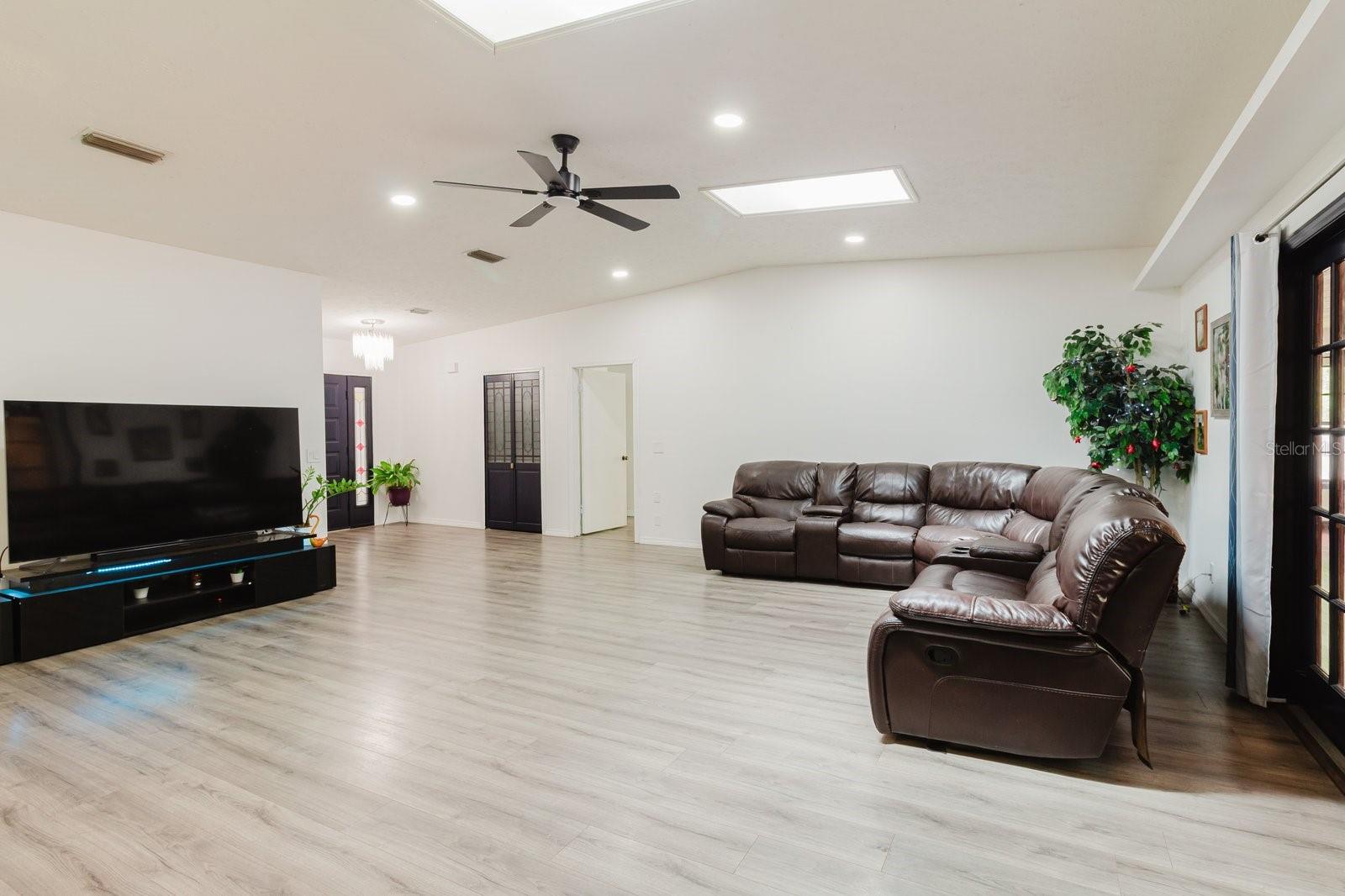 Image 10 of 46 For 5402 Swallow Drive