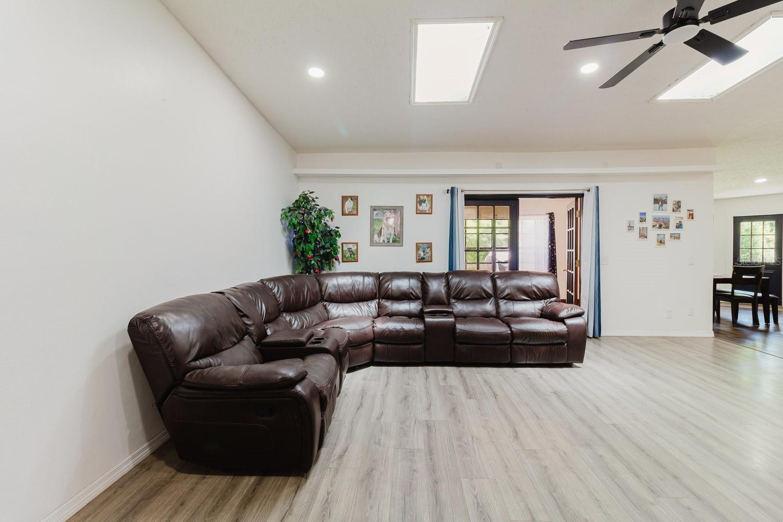 Image 7 of 46 For 5402 Swallow Drive