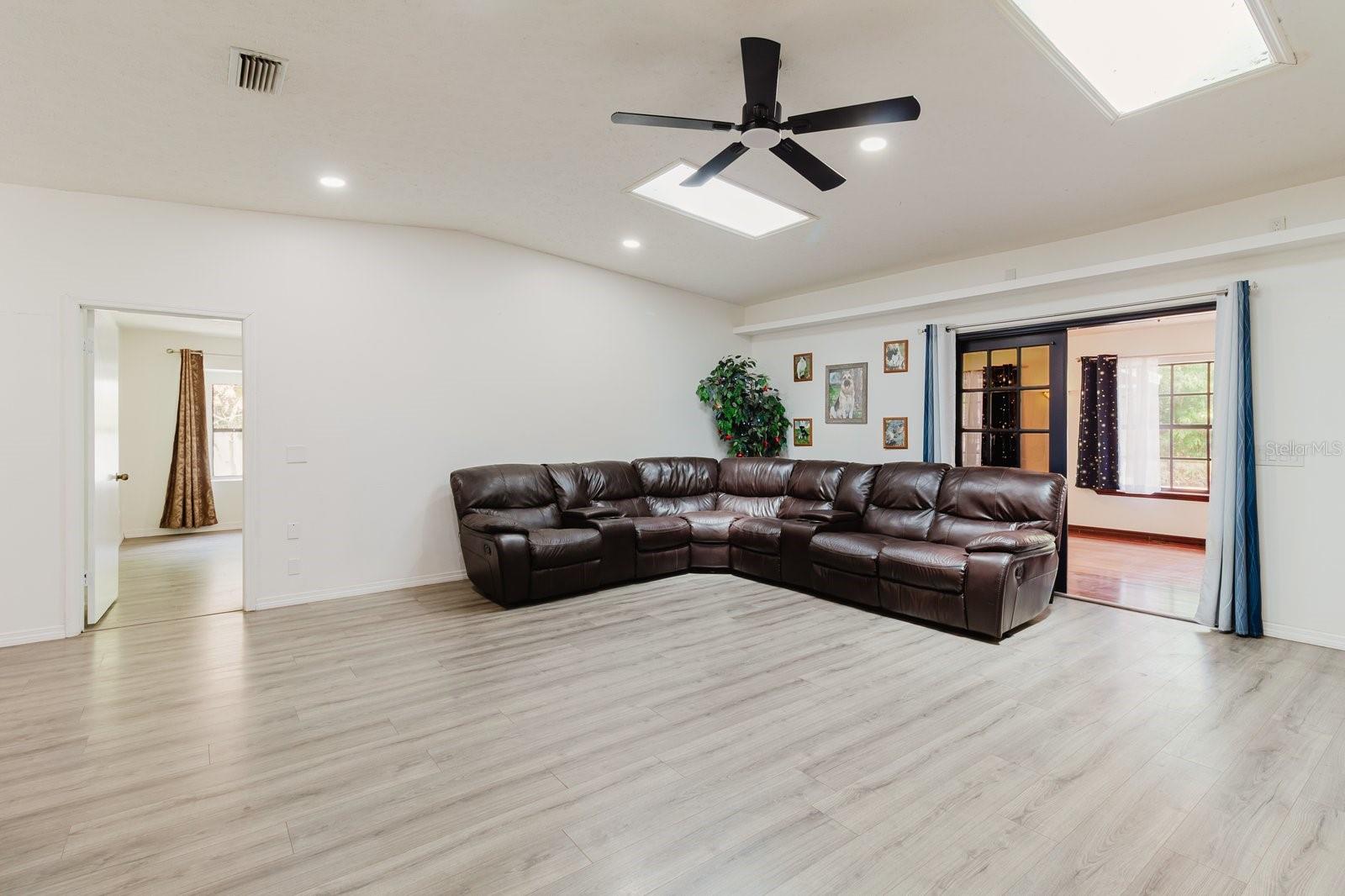 Image 9 of 46 For 5402 Swallow Drive