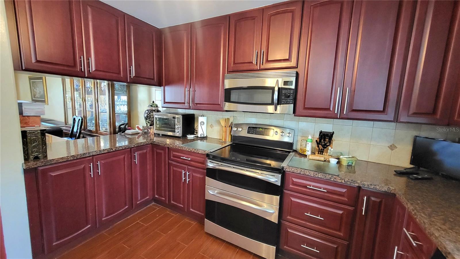 Image 6 of 16 For 2700 Bayshore Boulevard 592