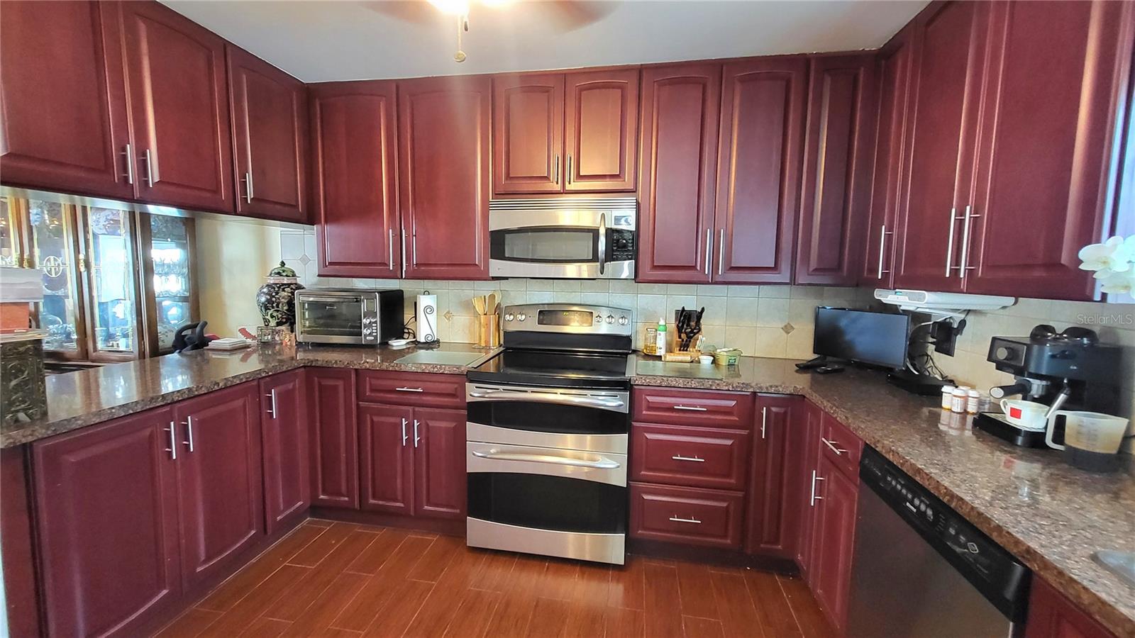 Image 8 of 16 For 2700 Bayshore Boulevard 592