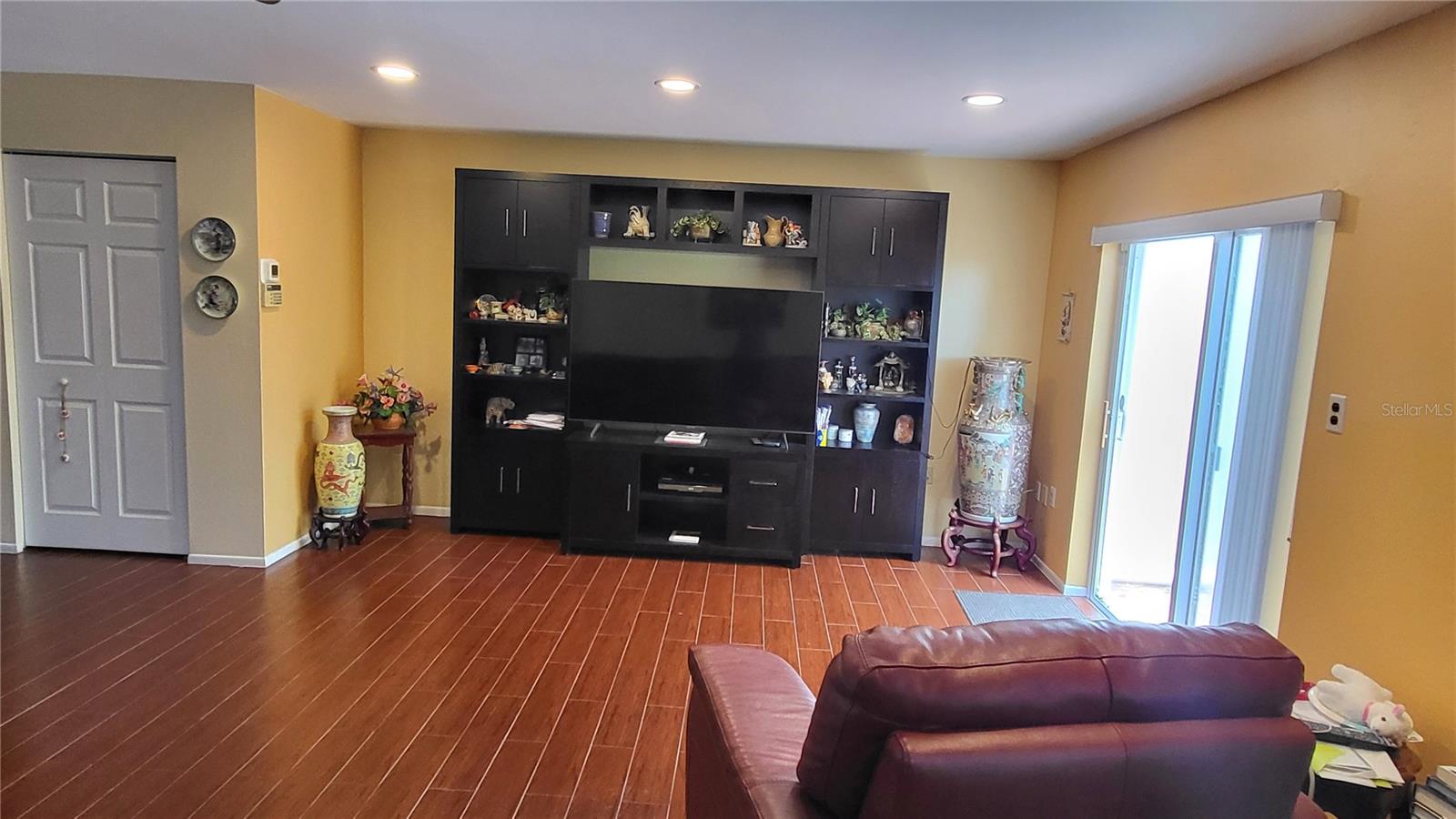 Image 9 of 16 For 2700 Bayshore Boulevard 592