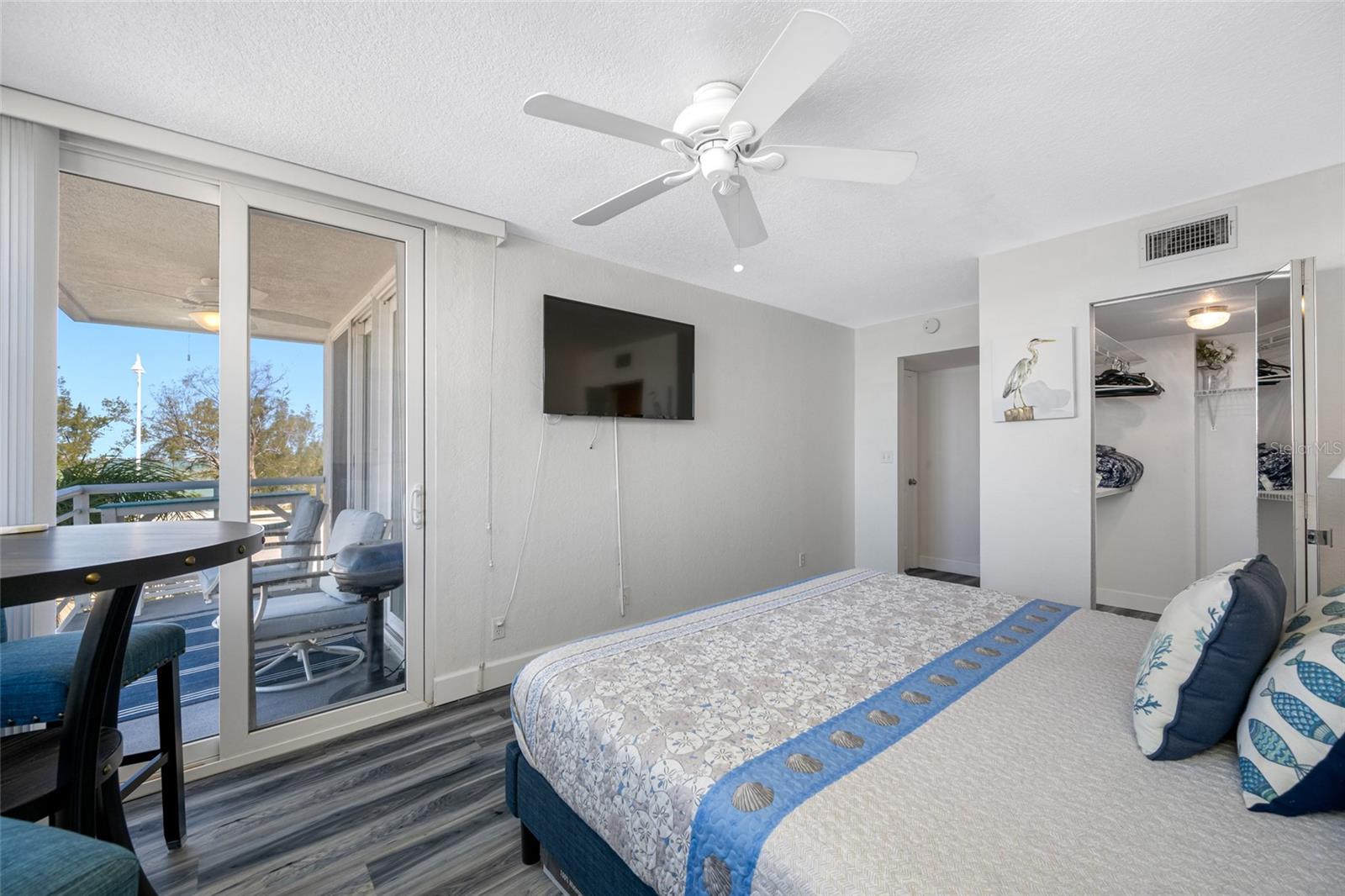 Image 18 of 42 For 5701 Bahia Del Mar Circle 408