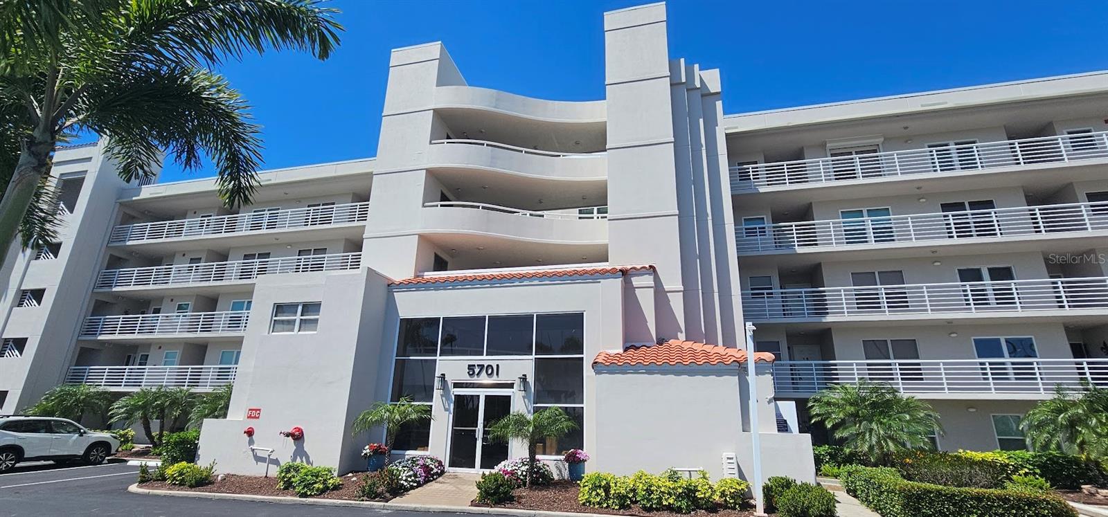 Image 2 of 42 For 5701 Bahia Del Mar Circle 408