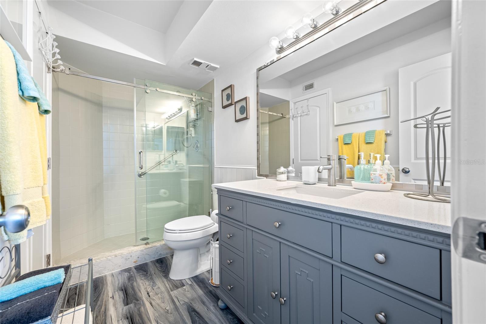 Image 25 of 42 For 5701 Bahia Del Mar Circle 408