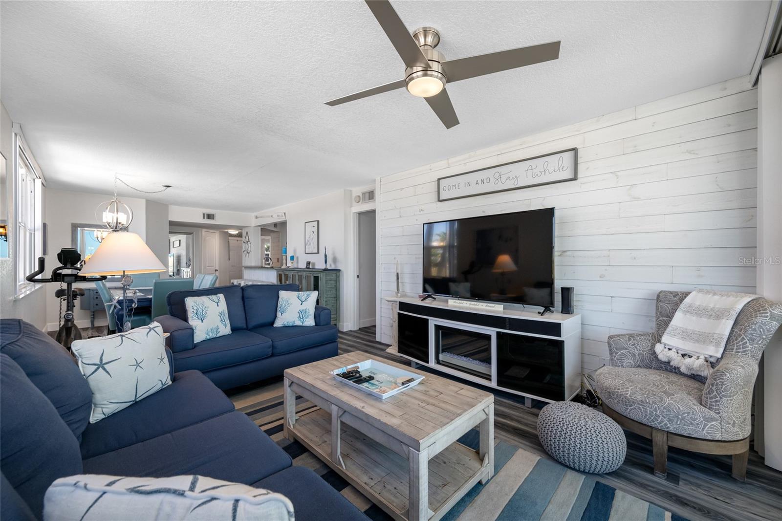 Image 4 of 42 For 5701 Bahia Del Mar Circle 408