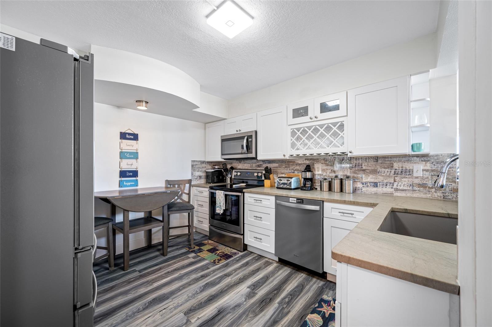 Image 8 of 42 For 5701 Bahia Del Mar Circle 408