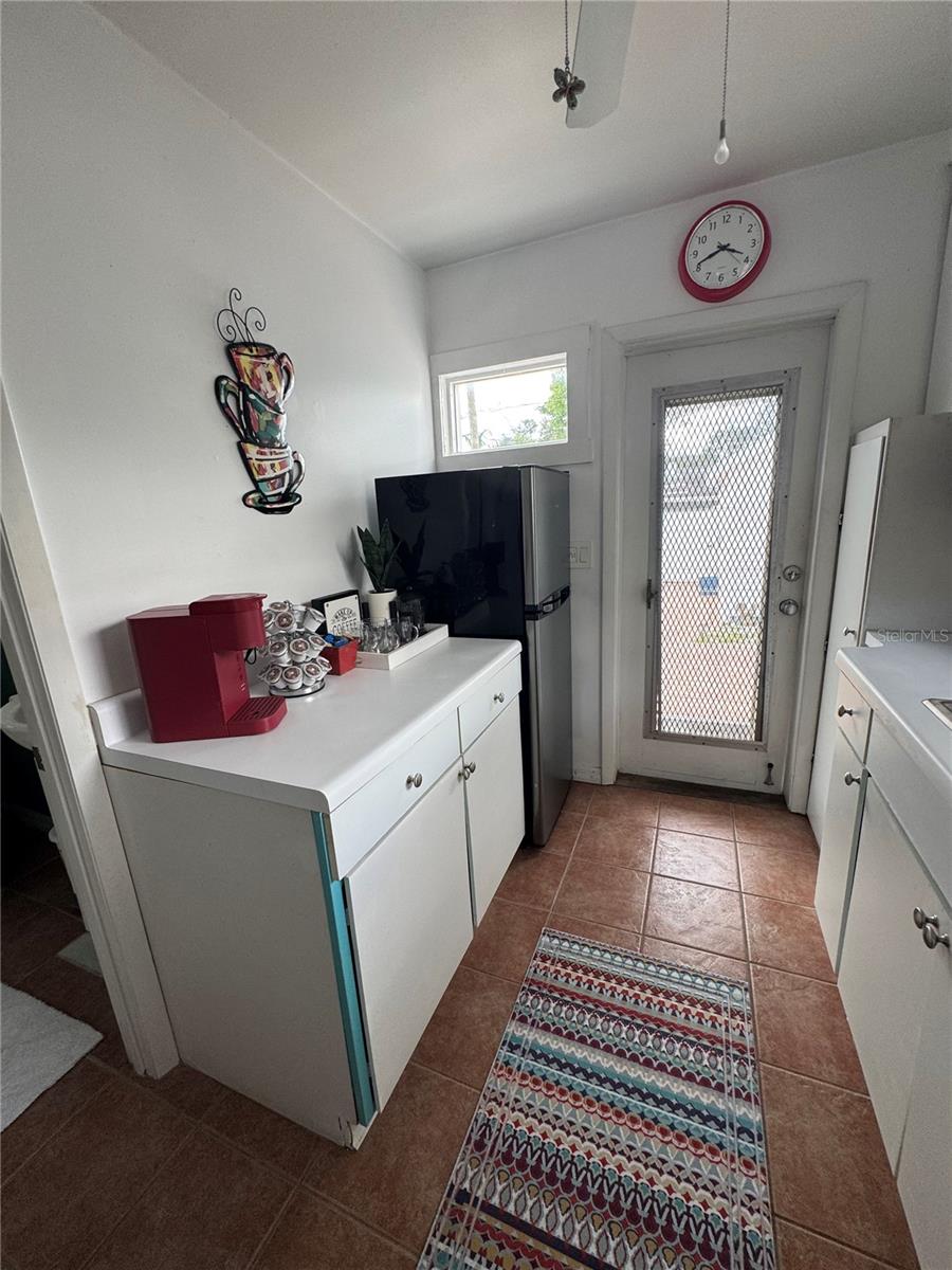 Image 13 of 21 For 2907 Clinton Street S