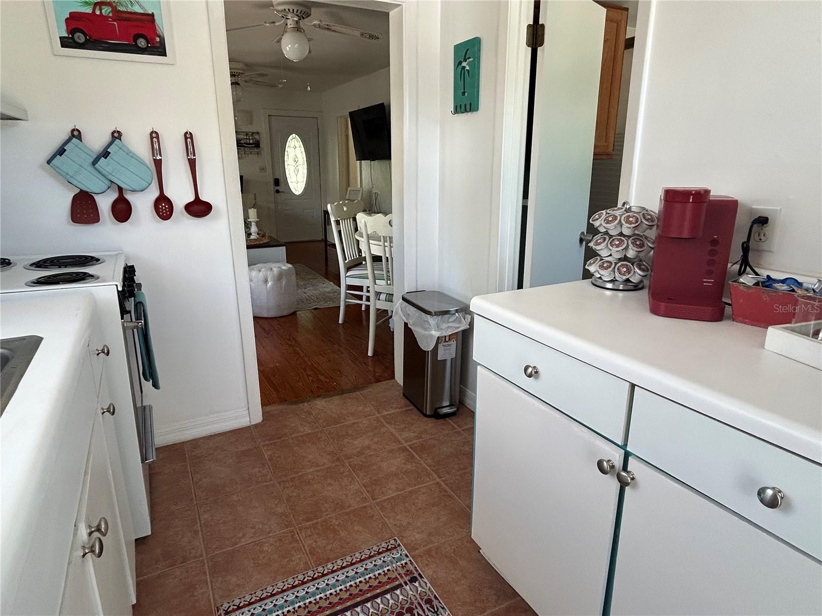 Image 14 of 21 For 2907 Clinton Street S