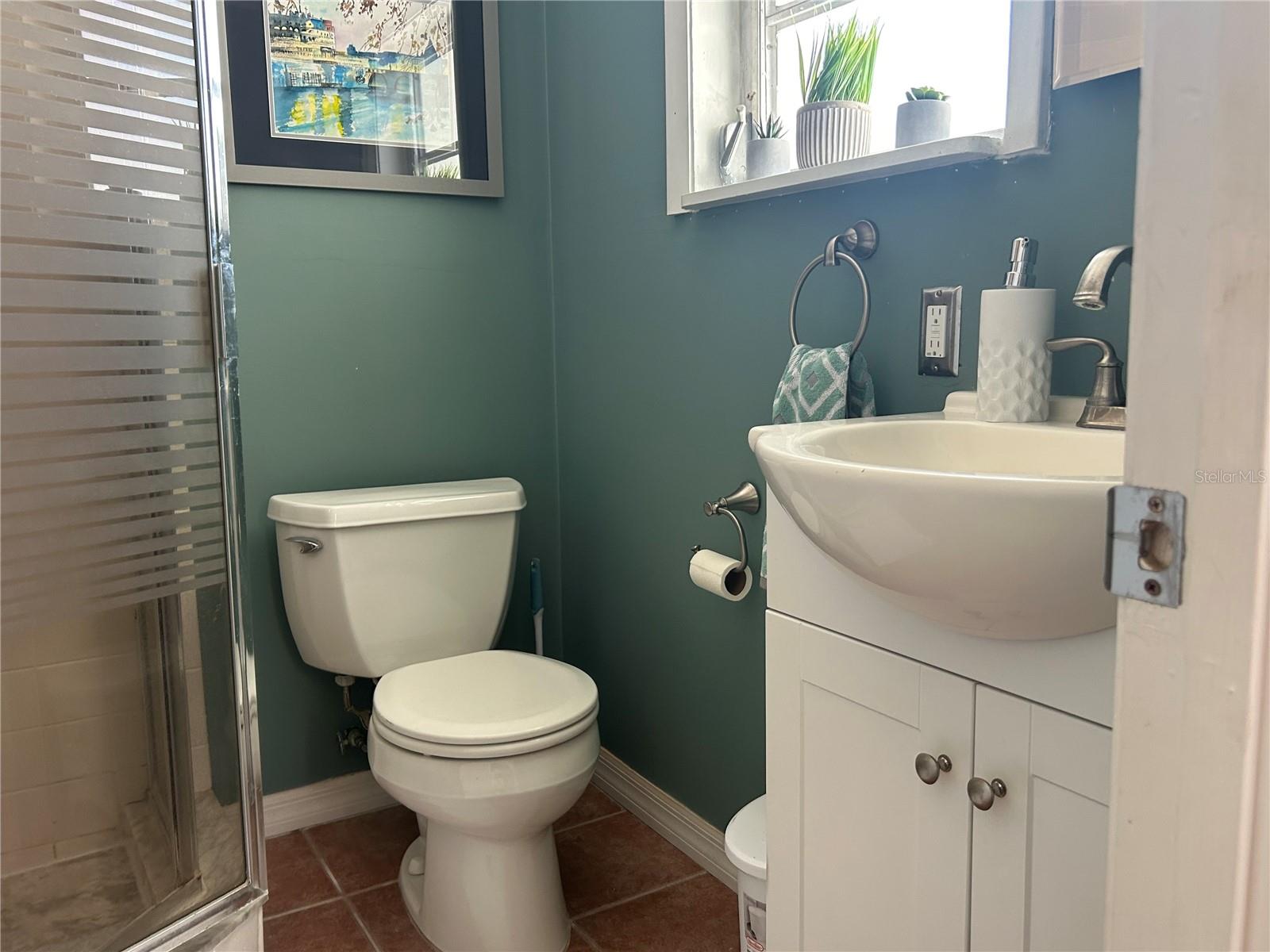 Image 15 of 21 For 2907 Clinton Street S