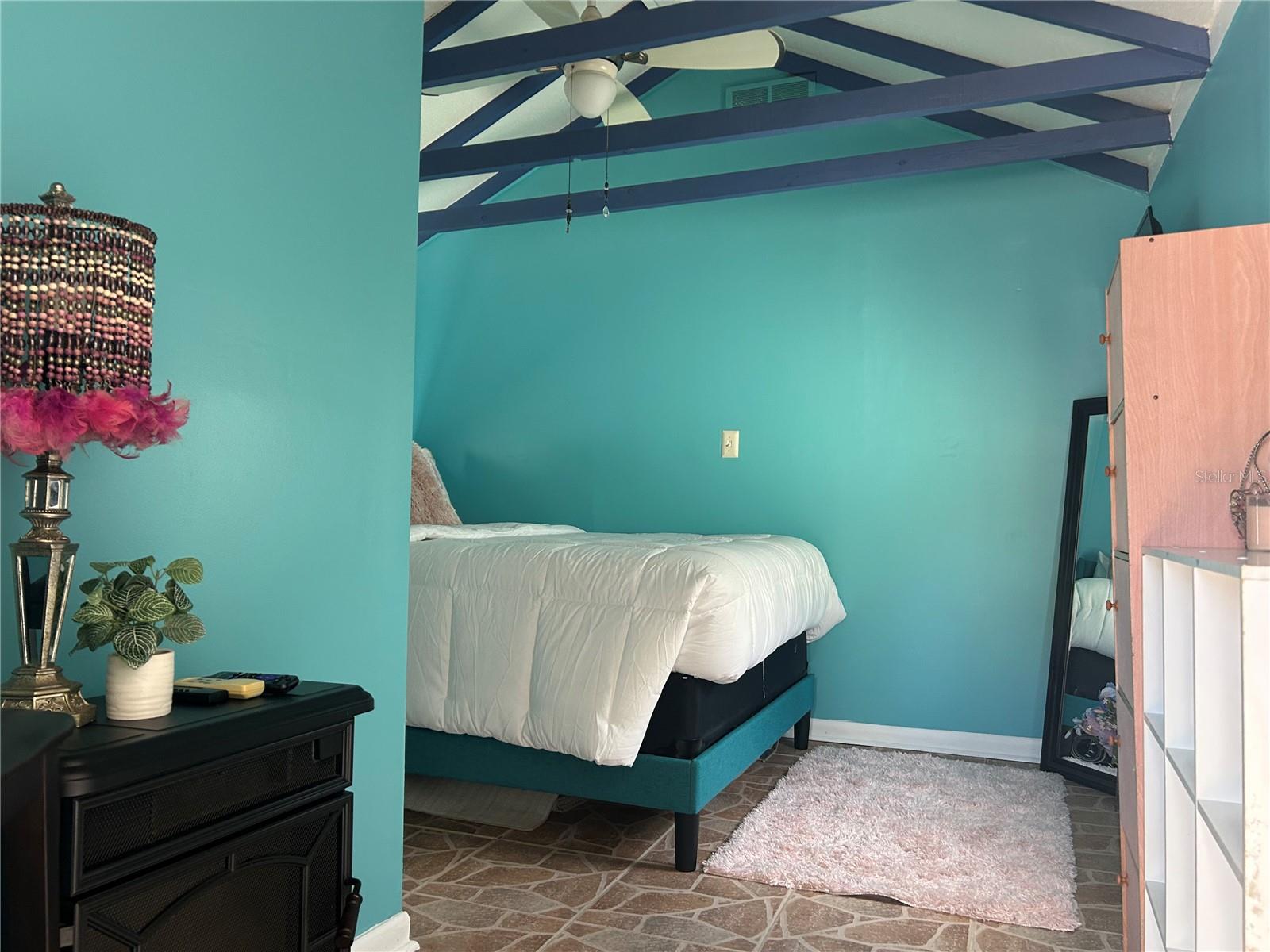 Image 17 of 21 For 2907 Clinton Street S