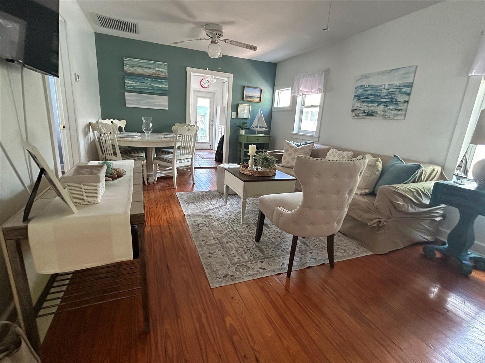 Image 7 of 21 For 2907 Clinton Street S