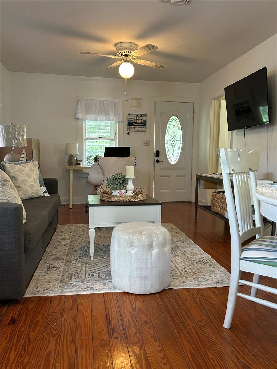 Image 8 of 21 For 2907 Clinton Street S