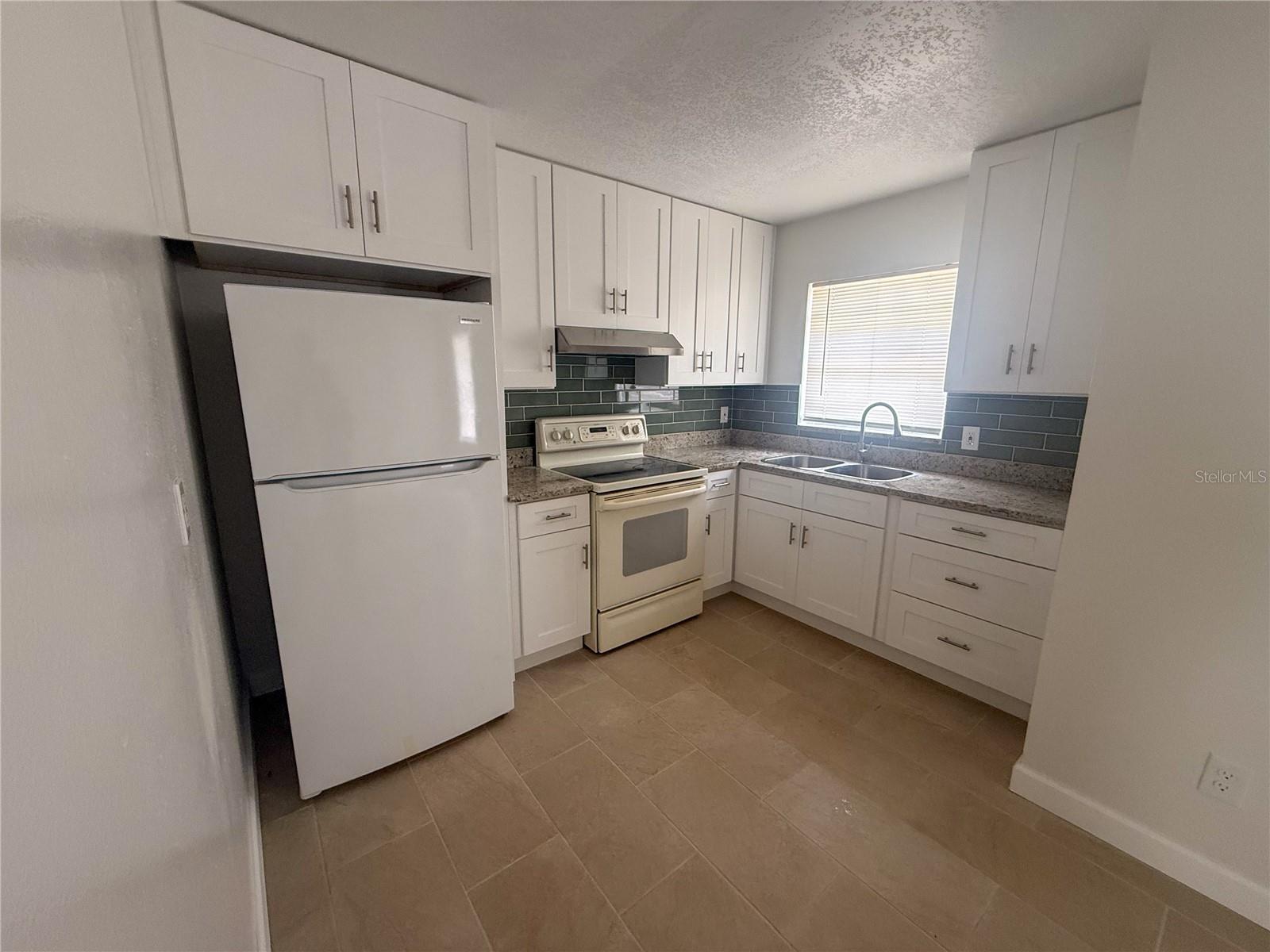 Image 3 of 6 For 7517 Lakeshore Drive A