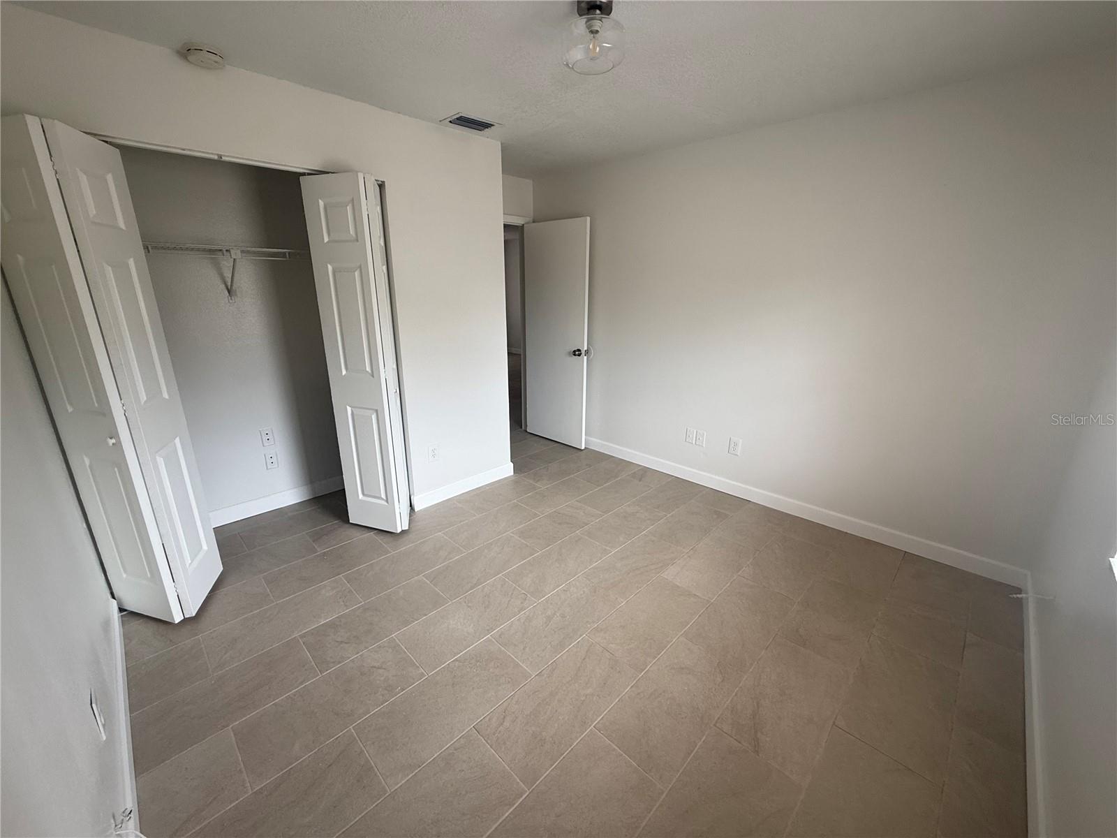 Image 5 of 6 For 7517 Lakeshore Drive A