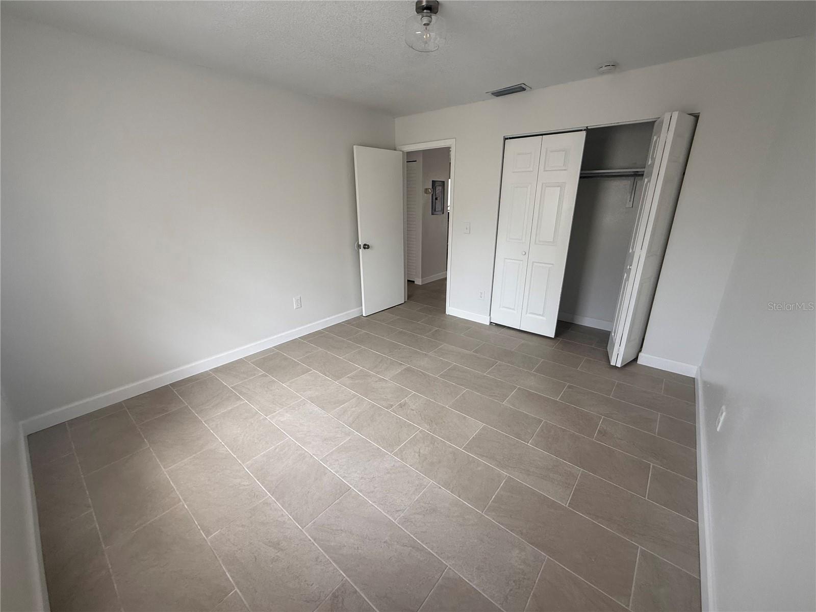 Image 6 of 6 For 7517 Lakeshore Drive A