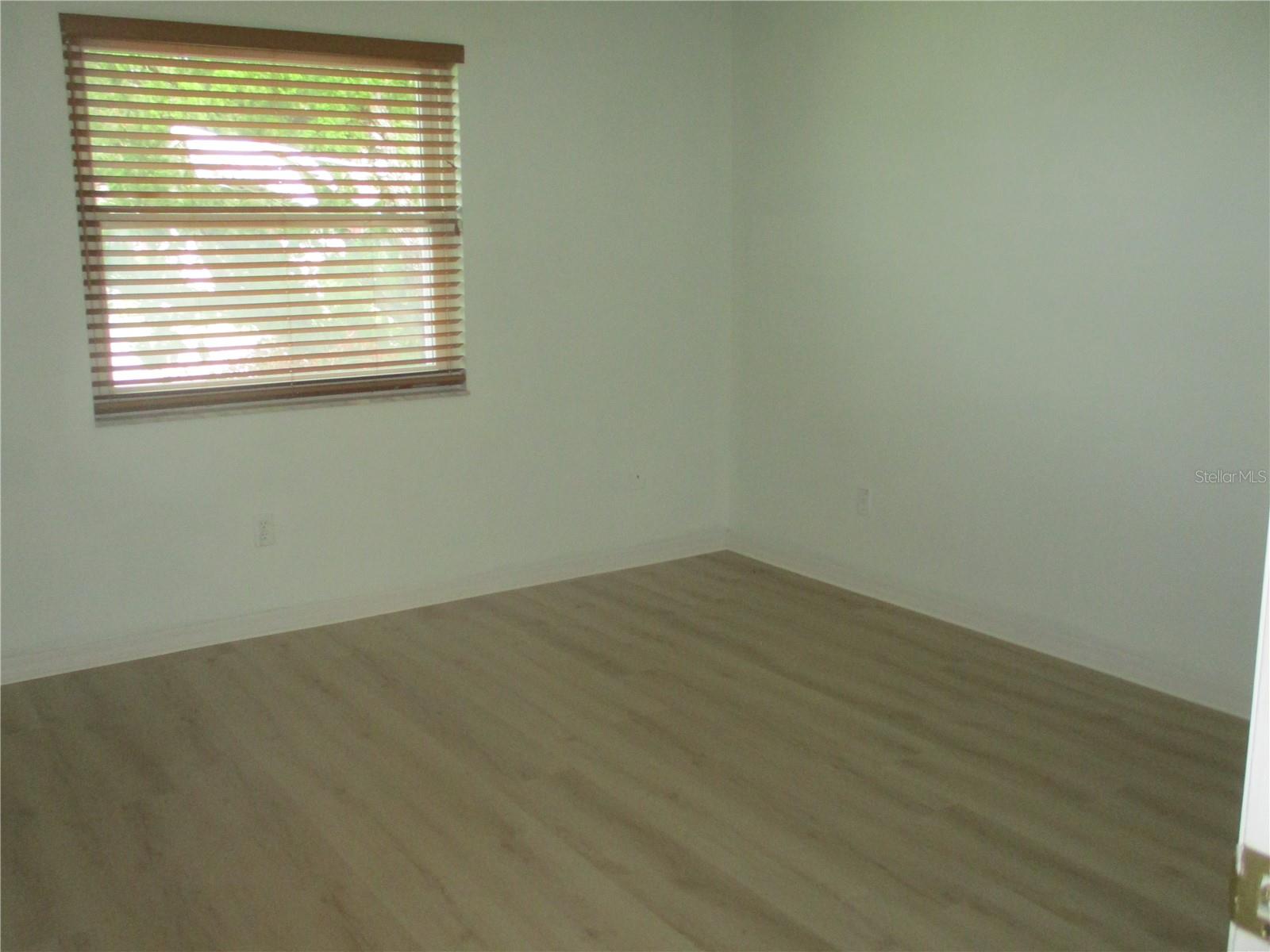 Image 13 of 19 For 511 Finsbury Circle B