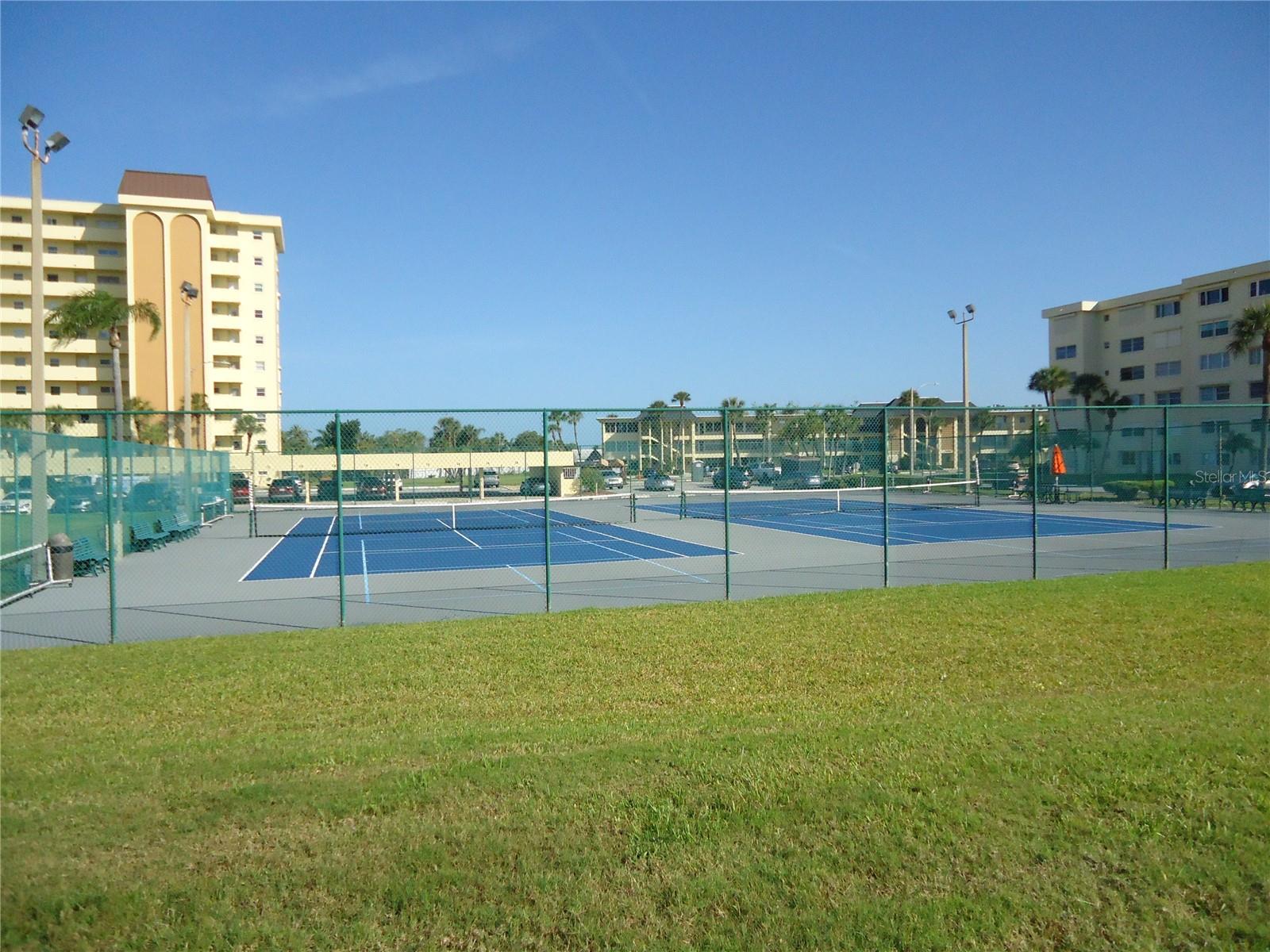 Image 13 of 20 For 4550 Cove Circle 405