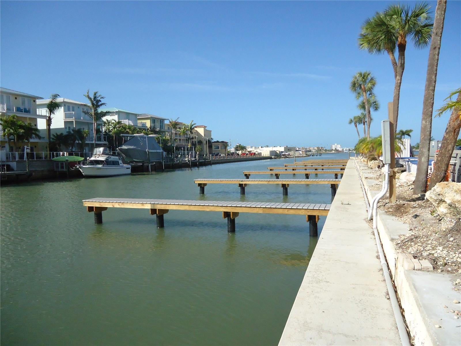 Image 19 of 20 For 4550 Cove Circle 405