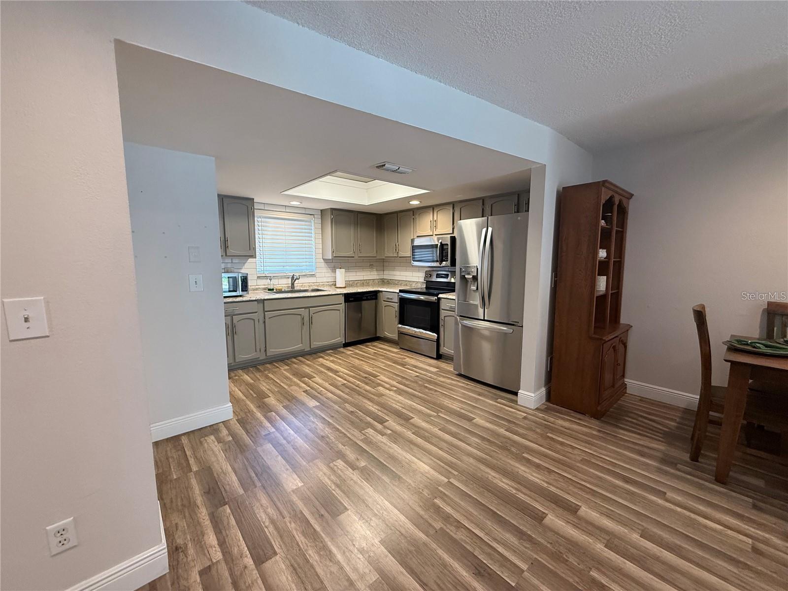 Image 11 of 38 For 1200 Abbey Crescent Lane