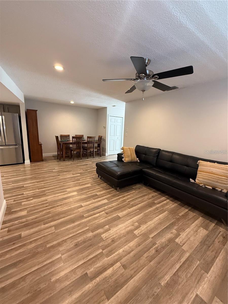 Image 17 of 38 For 1200 Abbey Crescent Lane