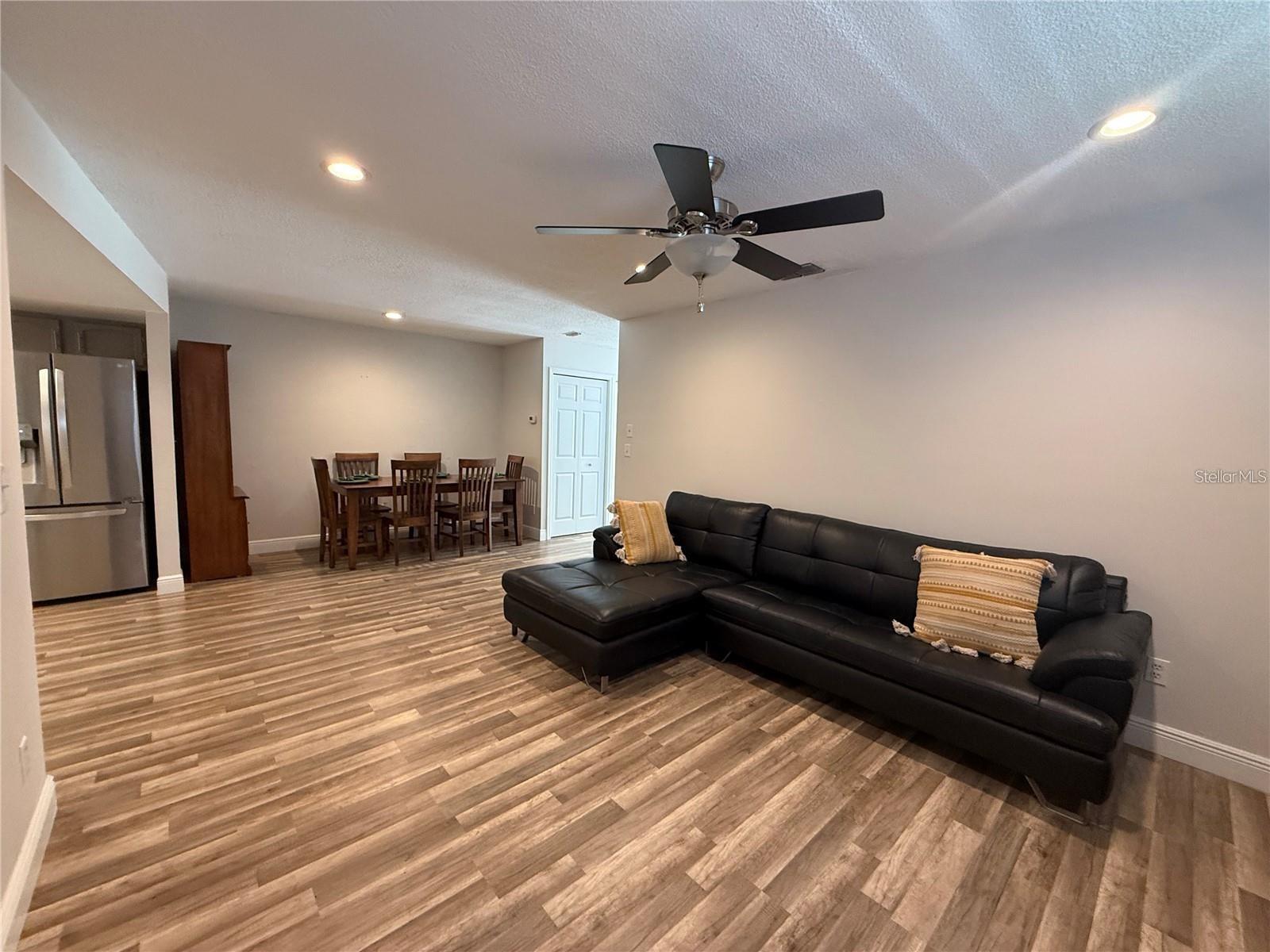 Image 18 of 38 For 1200 Abbey Crescent Lane