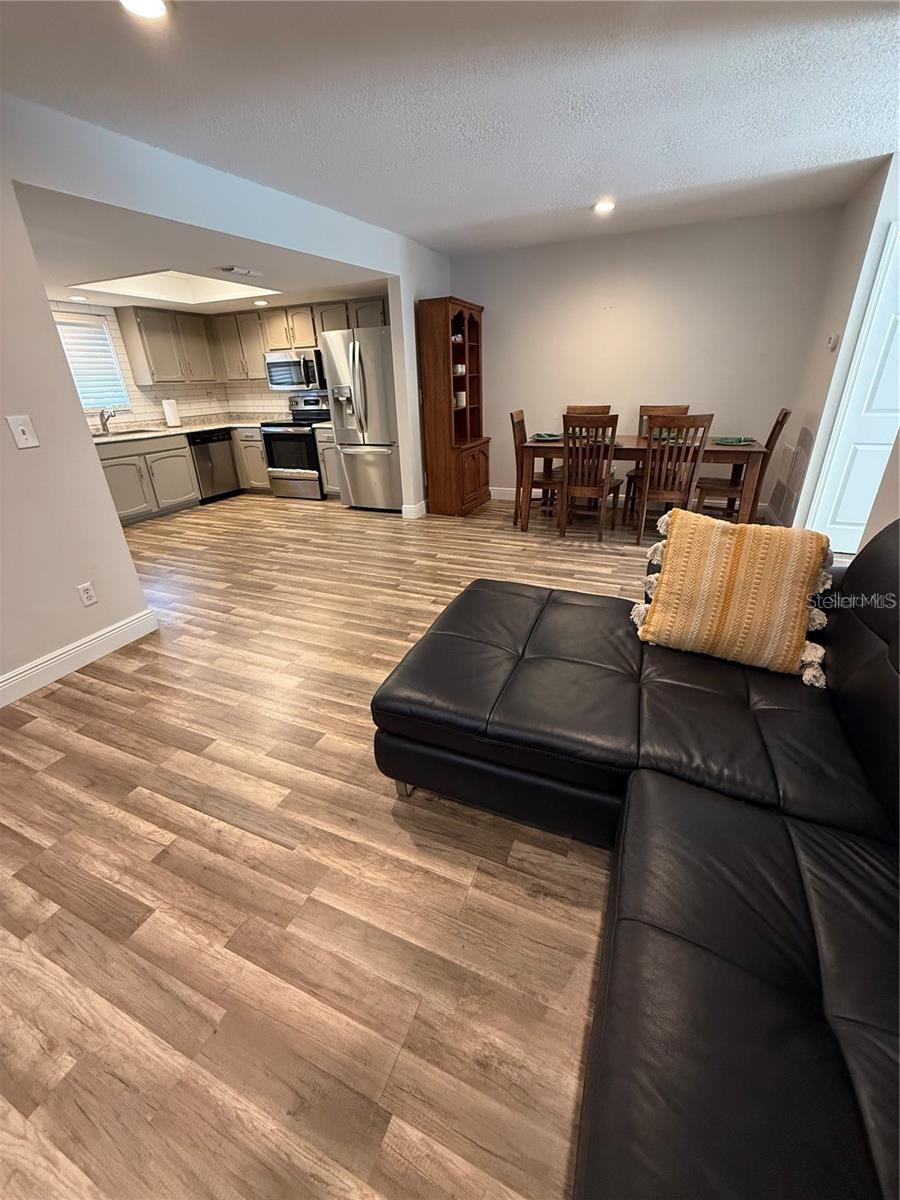 Image 19 of 38 For 1200 Abbey Crescent Lane