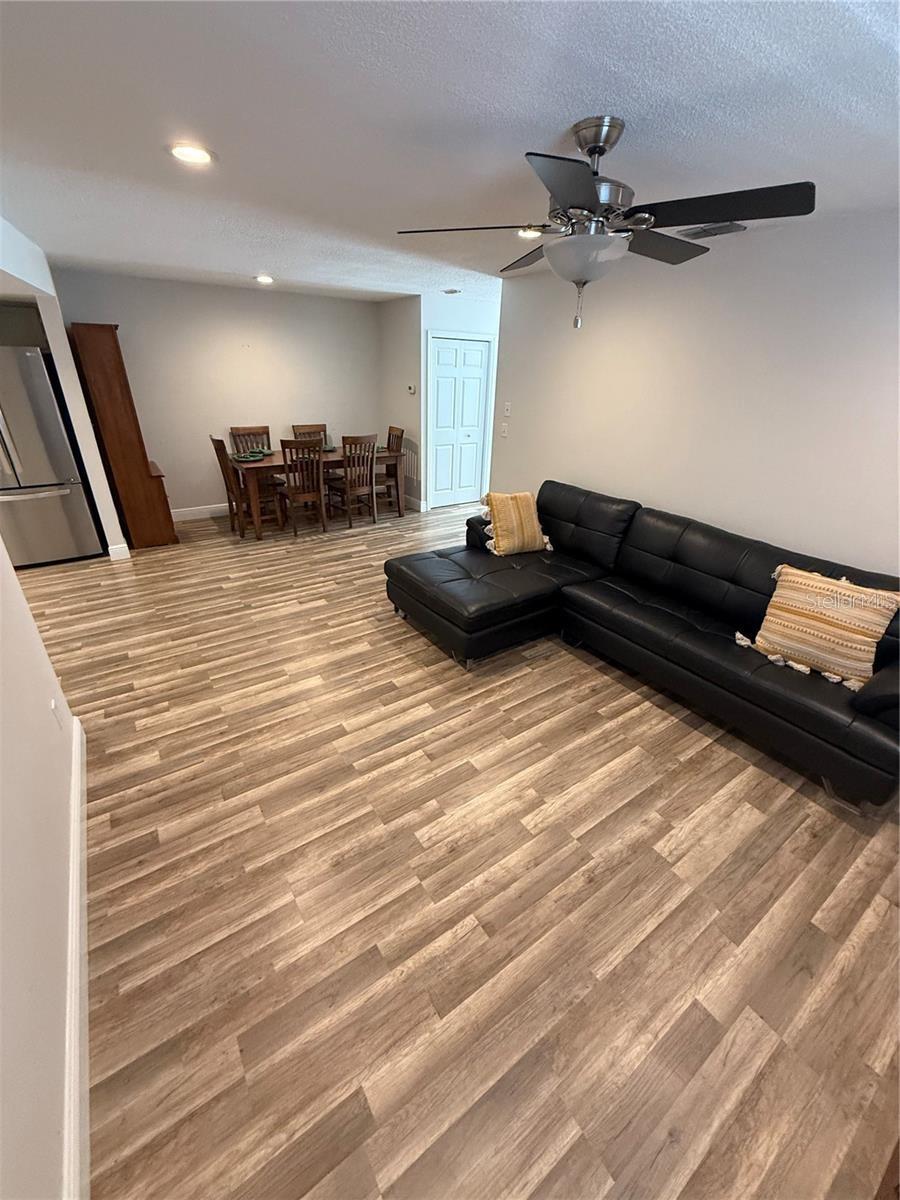 Image 21 of 38 For 1200 Abbey Crescent Lane