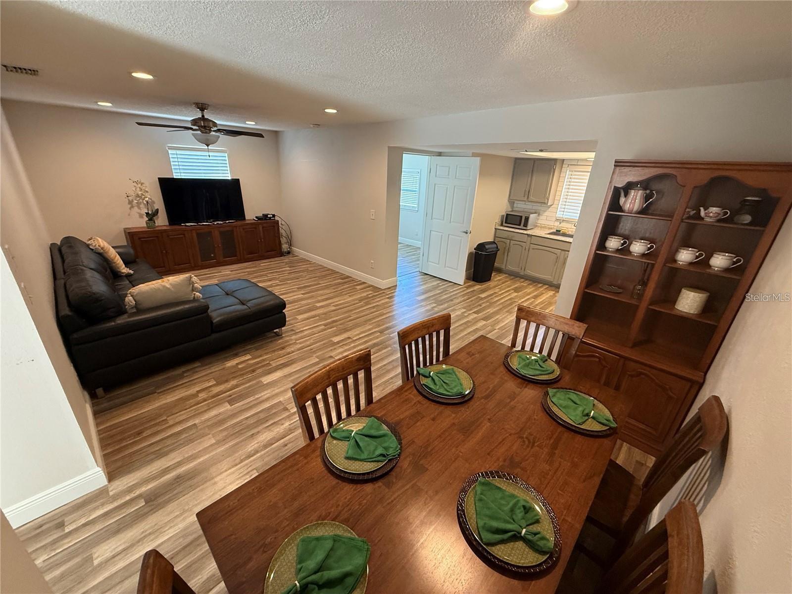 Image 9 of 38 For 1200 Abbey Crescent Lane