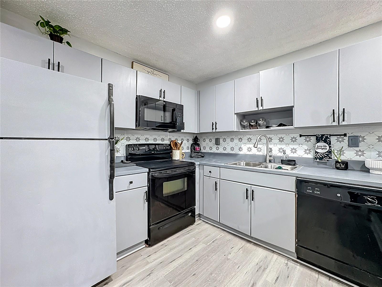 Image 10 of 26 For 21027 Voyager Boulevard 3