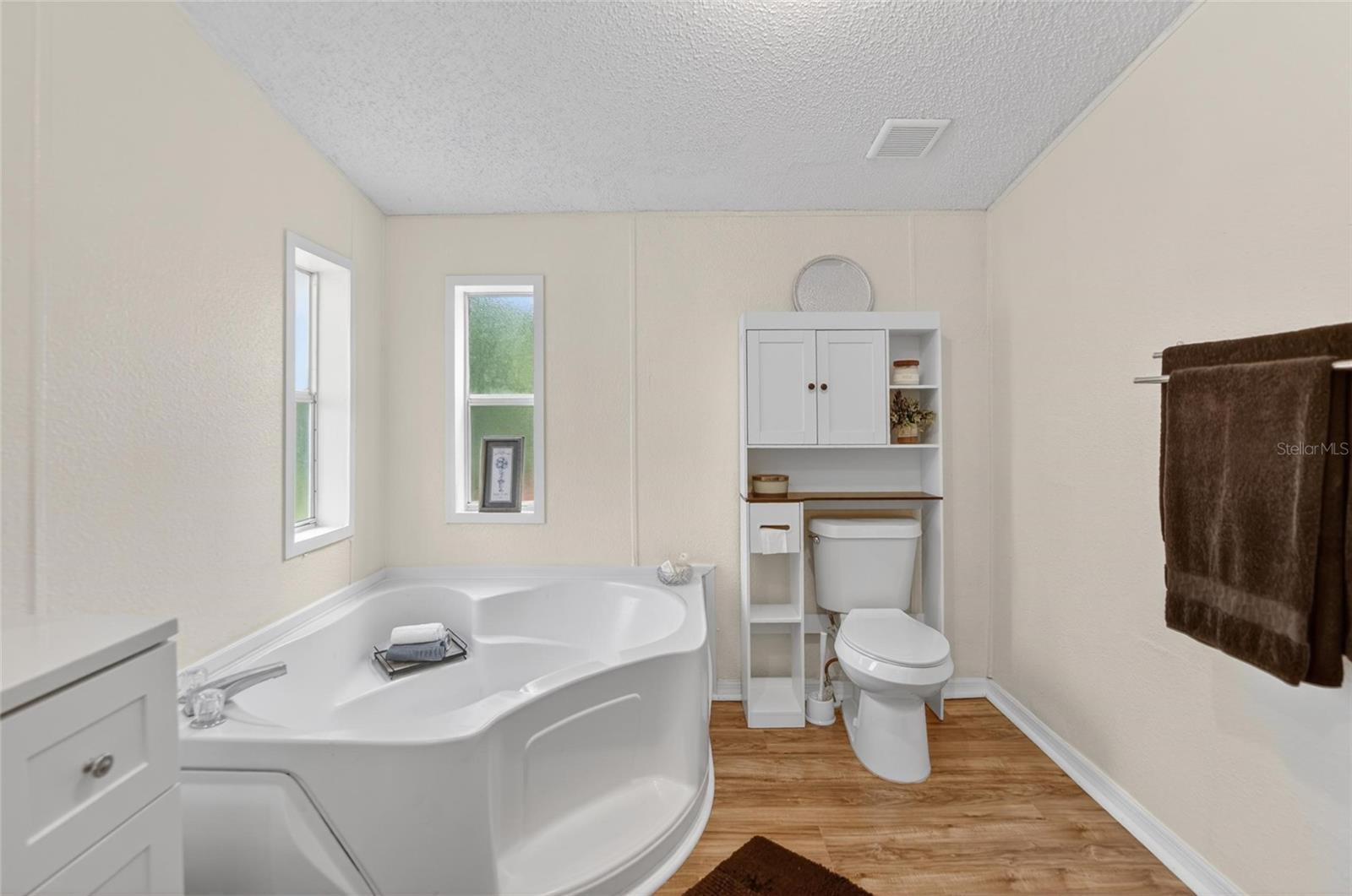Image 42 of 66 For 1412 Union Pacific Drive