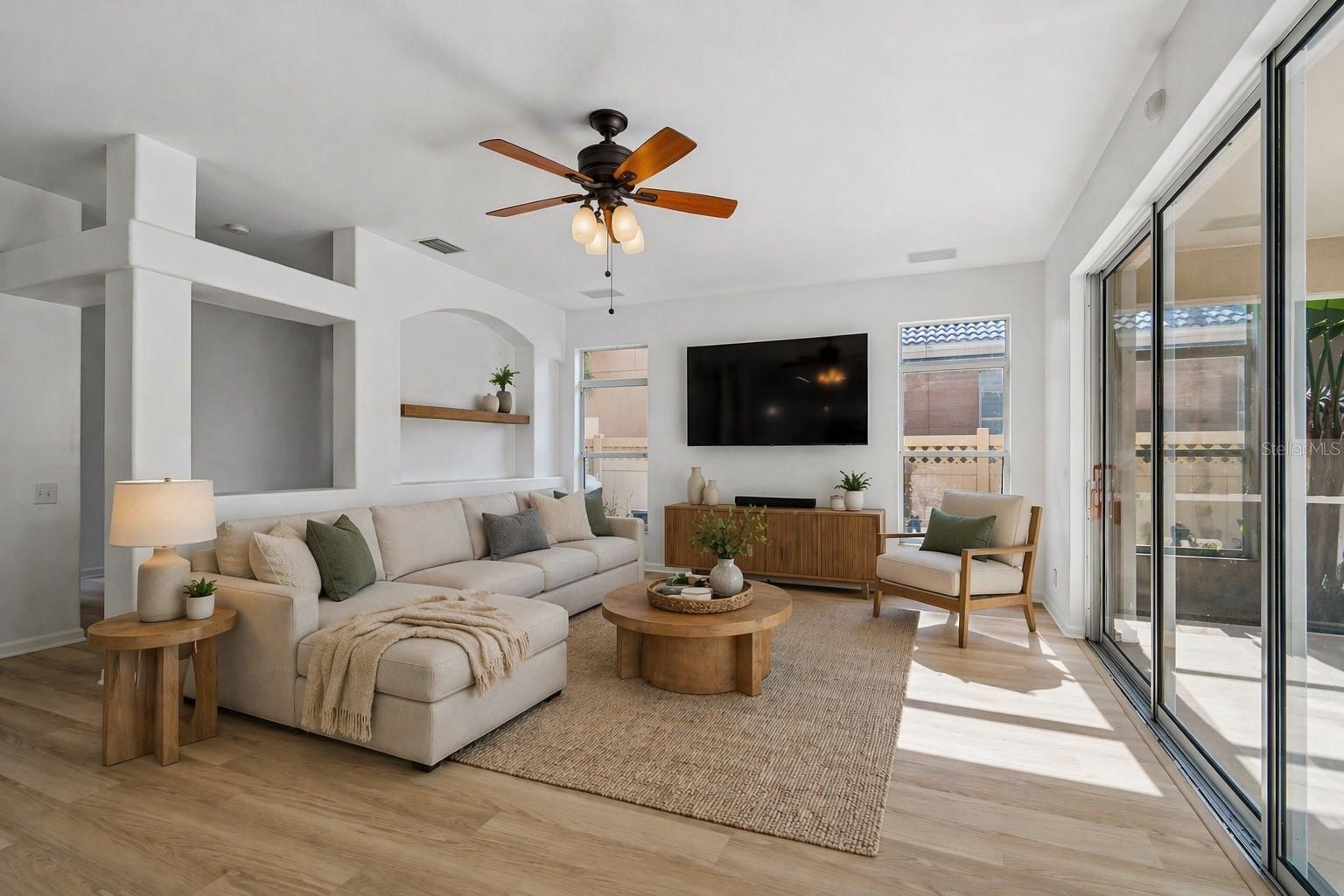 Listing photo id 10 for 2300 Hannah Way S