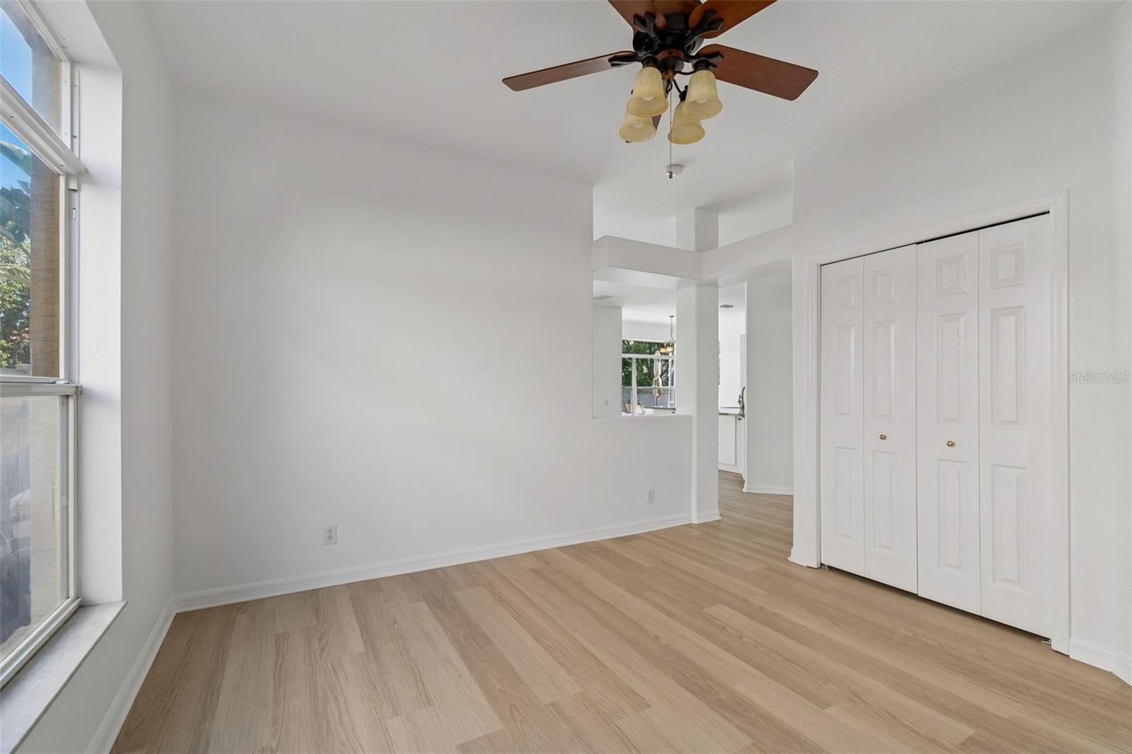 Listing photo id 14 for 2300 Hannah Way S