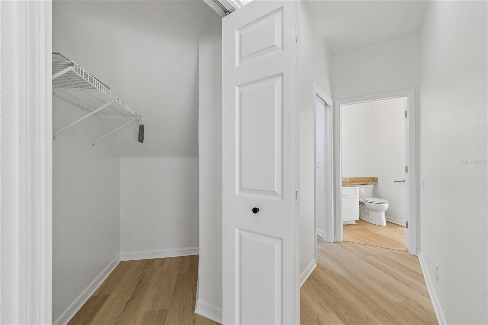 Listing photo id 15 for 2300 Hannah Way S