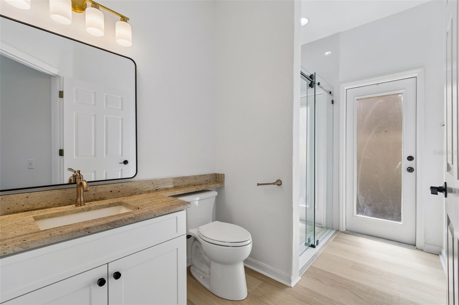 Listing photo id 16 for 2300 Hannah Way S