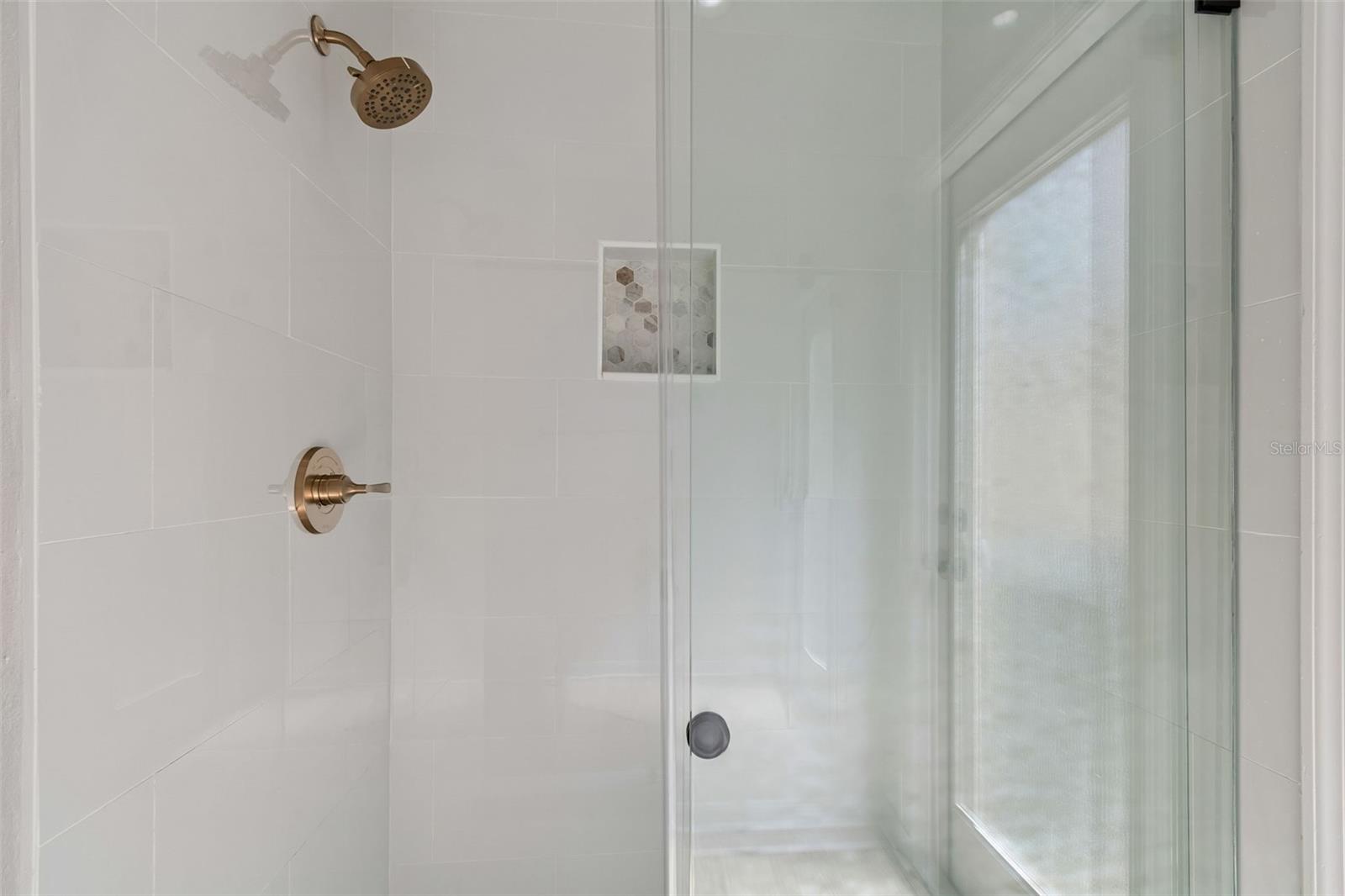 Listing photo id 17 for 2300 Hannah Way S