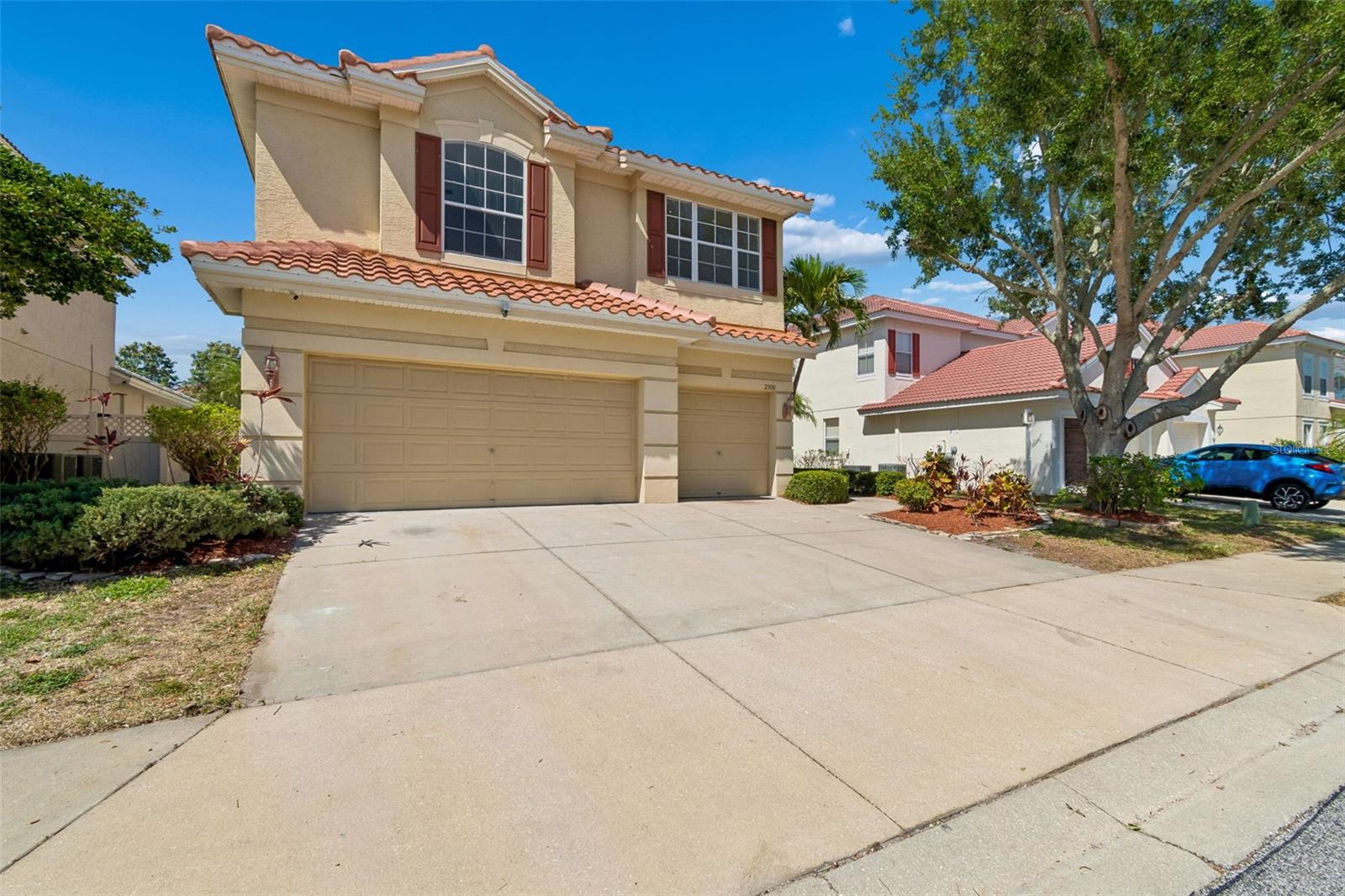 Listing photo id 0 for 2300 Hannah Way S