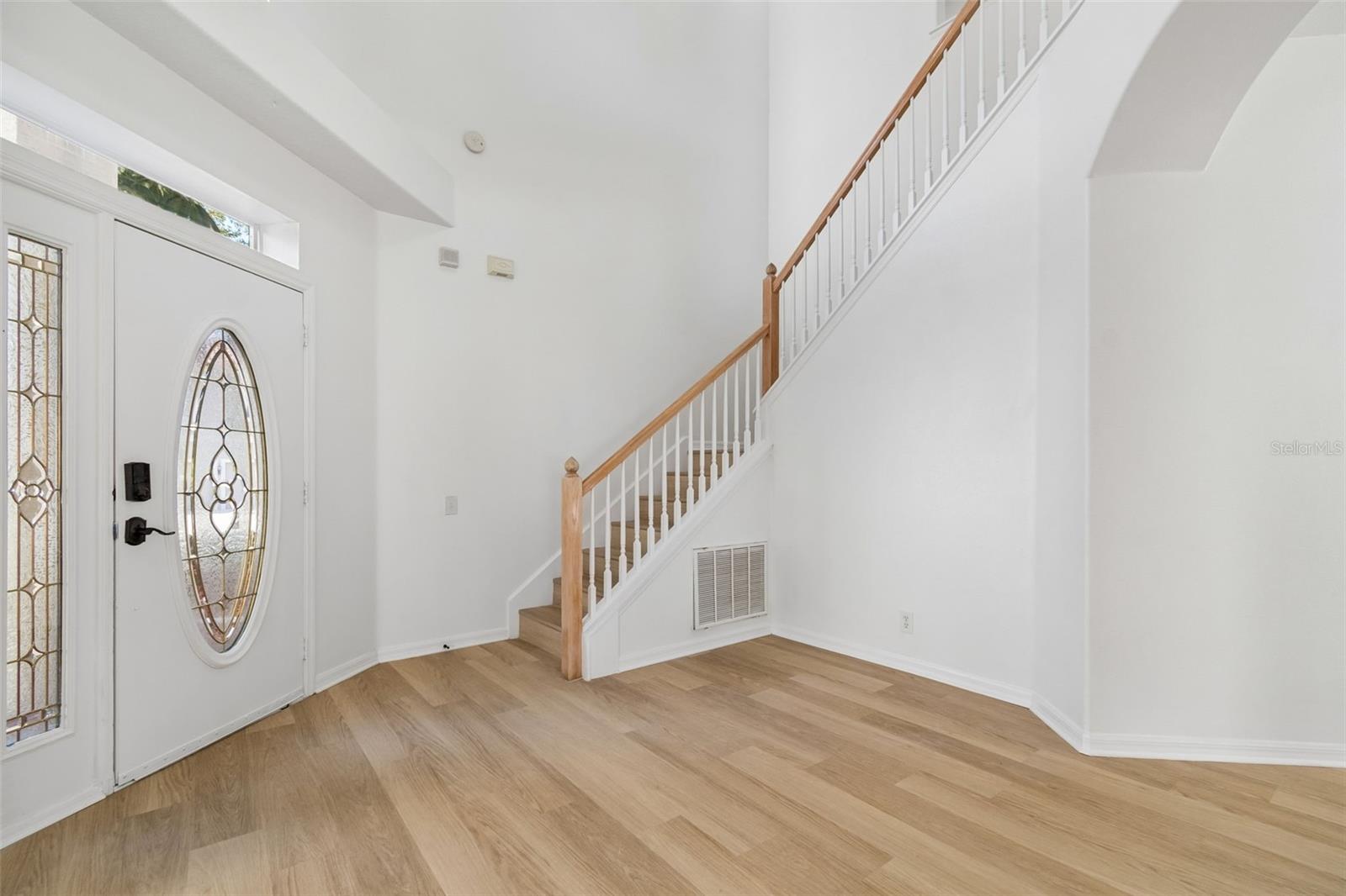 Listing photo id 19 for 2300 Hannah Way S