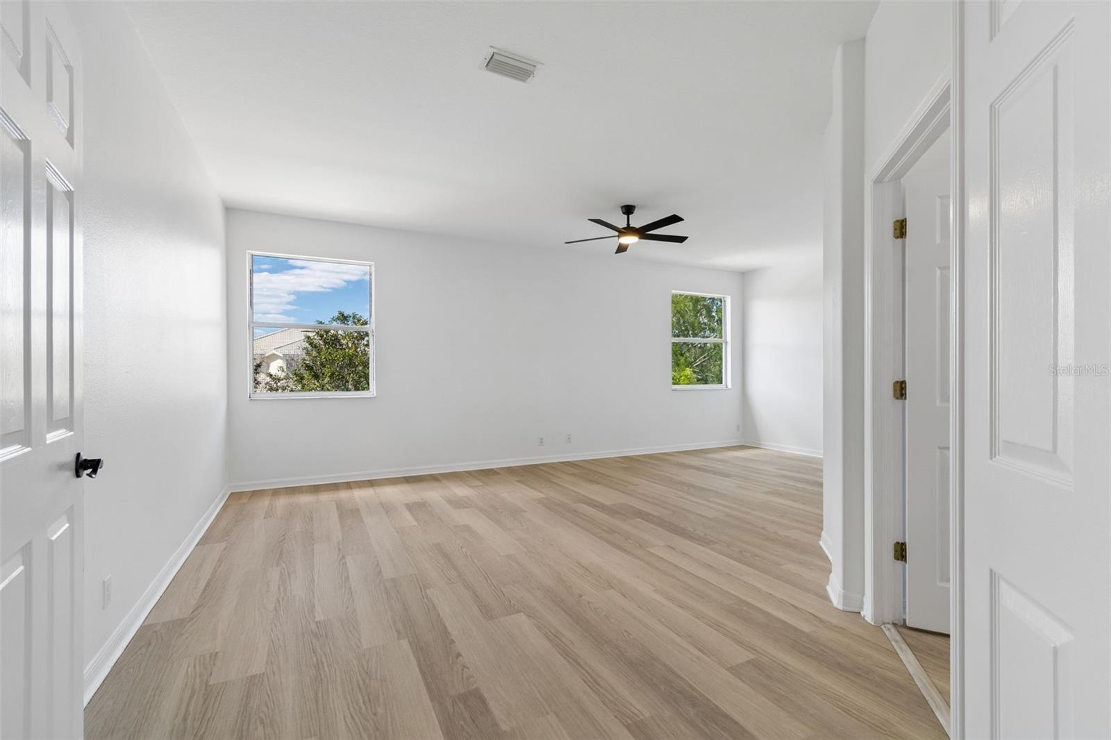 Listing photo id 20 for 2300 Hannah Way S