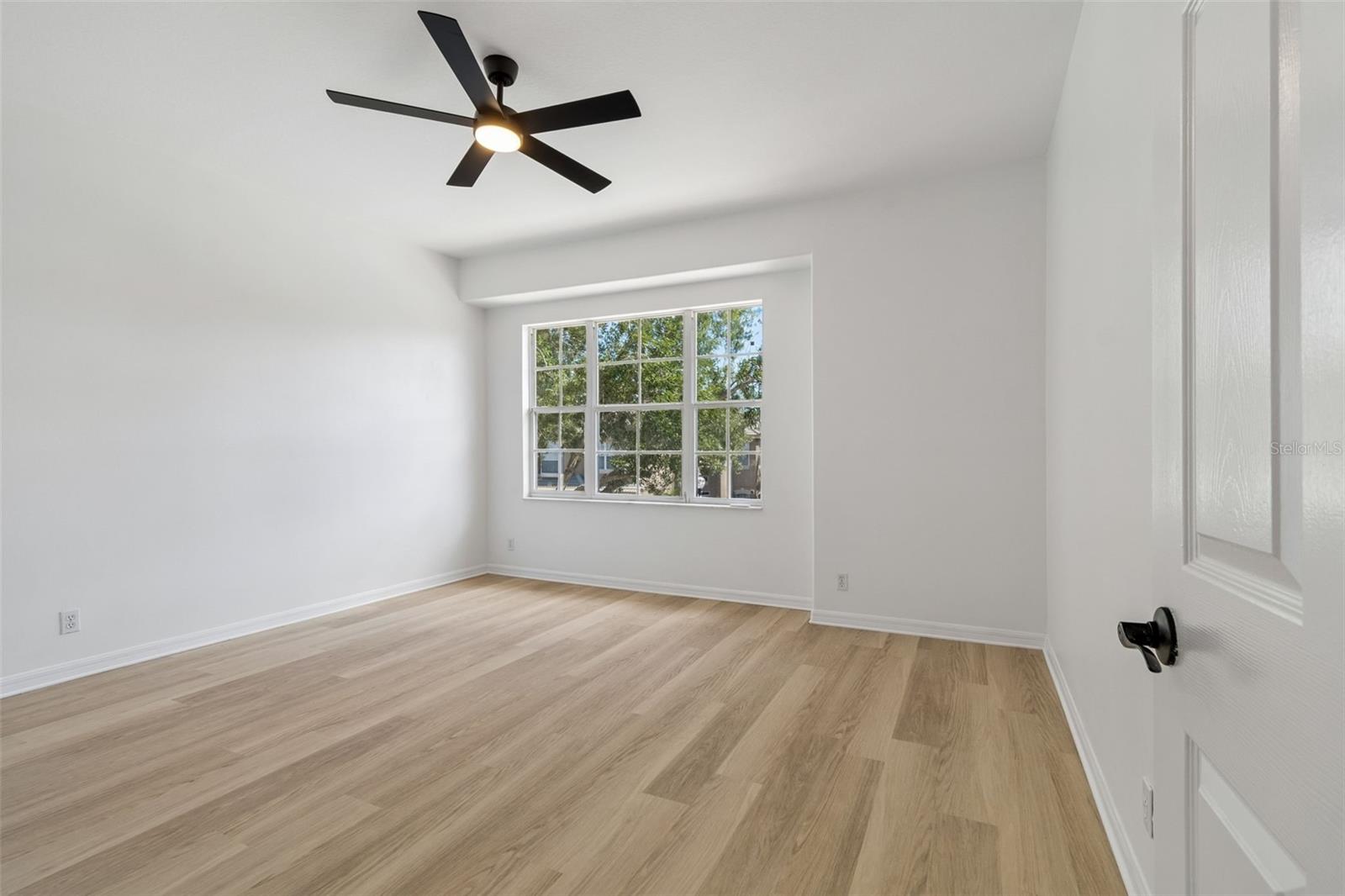 Listing photo id 27 for 2300 Hannah Way S