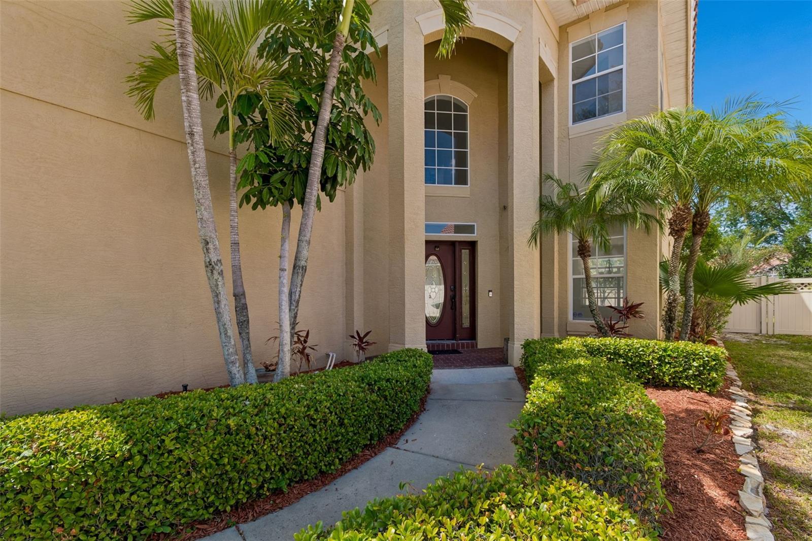 Listing photo id 1 for 2300 Hannah Way S