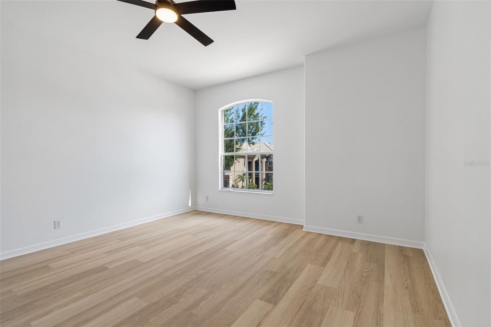 Listing photo id 28 for 2300 Hannah Way S