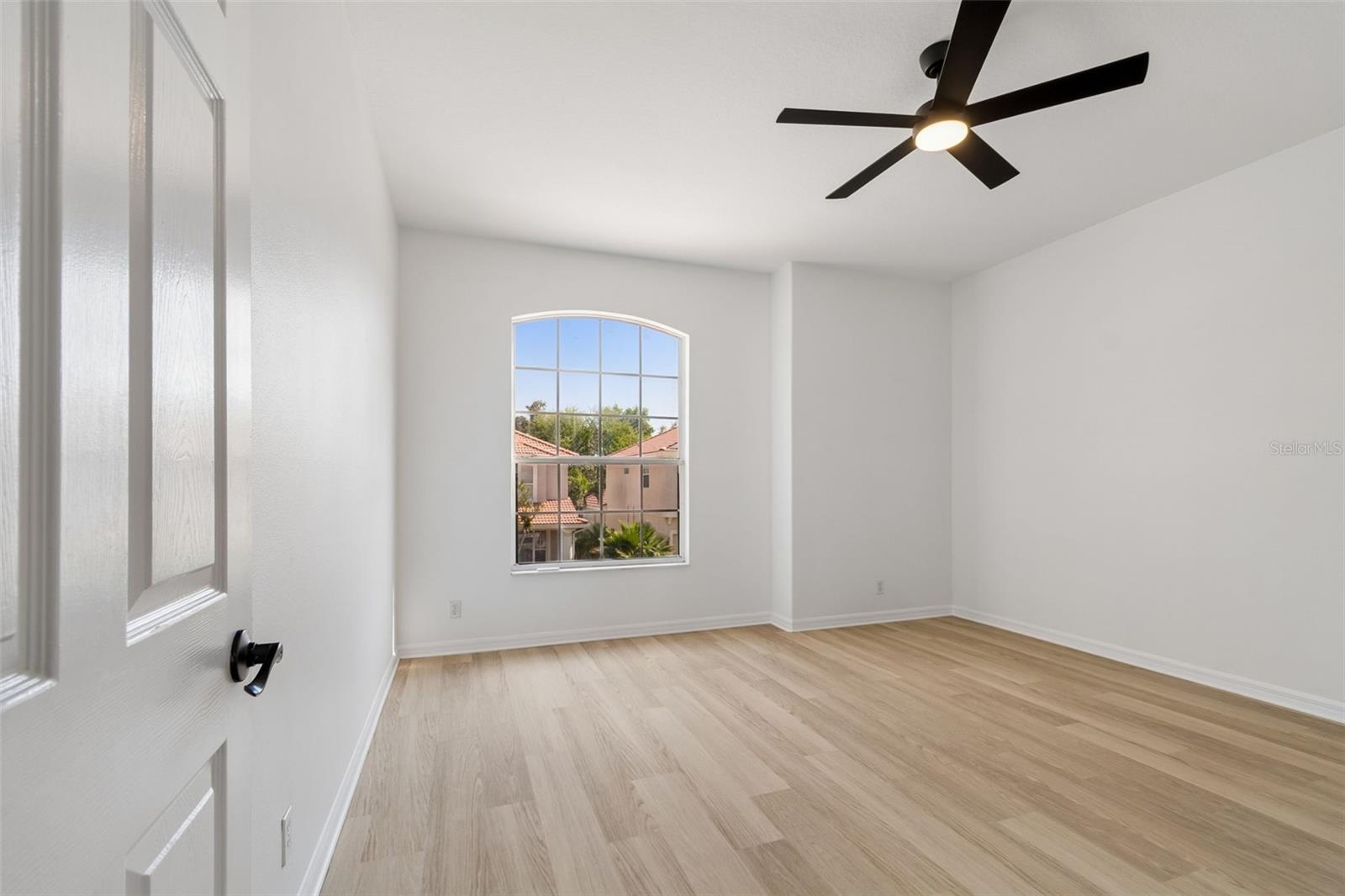 Listing photo id 29 for 2300 Hannah Way S