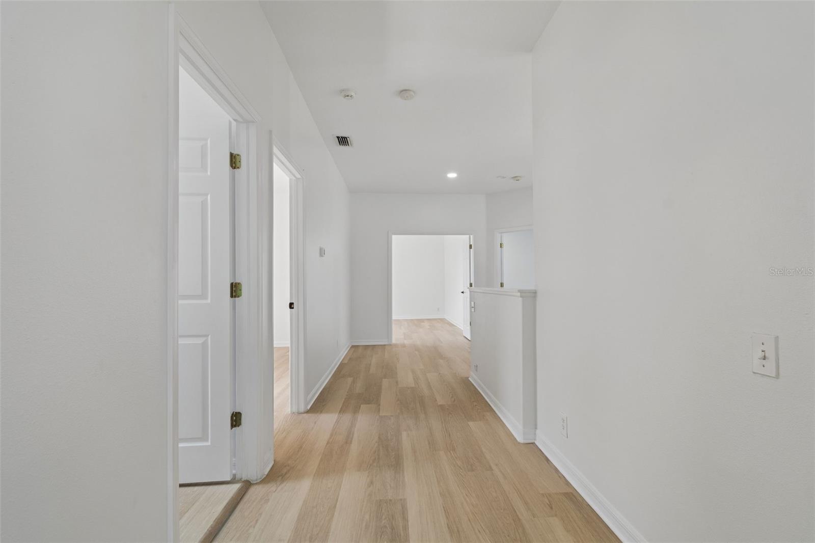 Listing photo id 31 for 2300 Hannah Way S