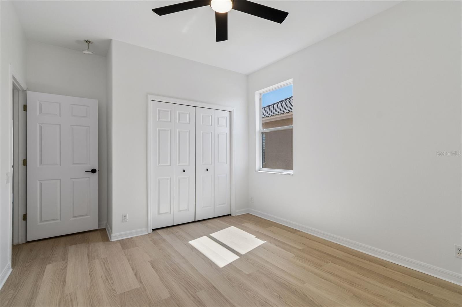 Listing photo id 33 for 2300 Hannah Way S