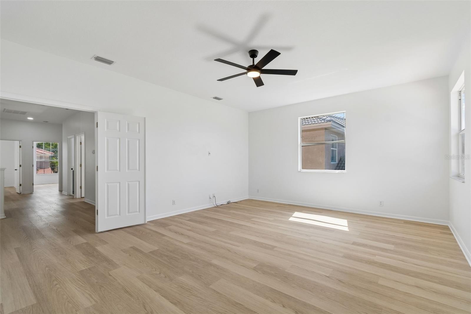 Listing photo id 34 for 2300 Hannah Way S