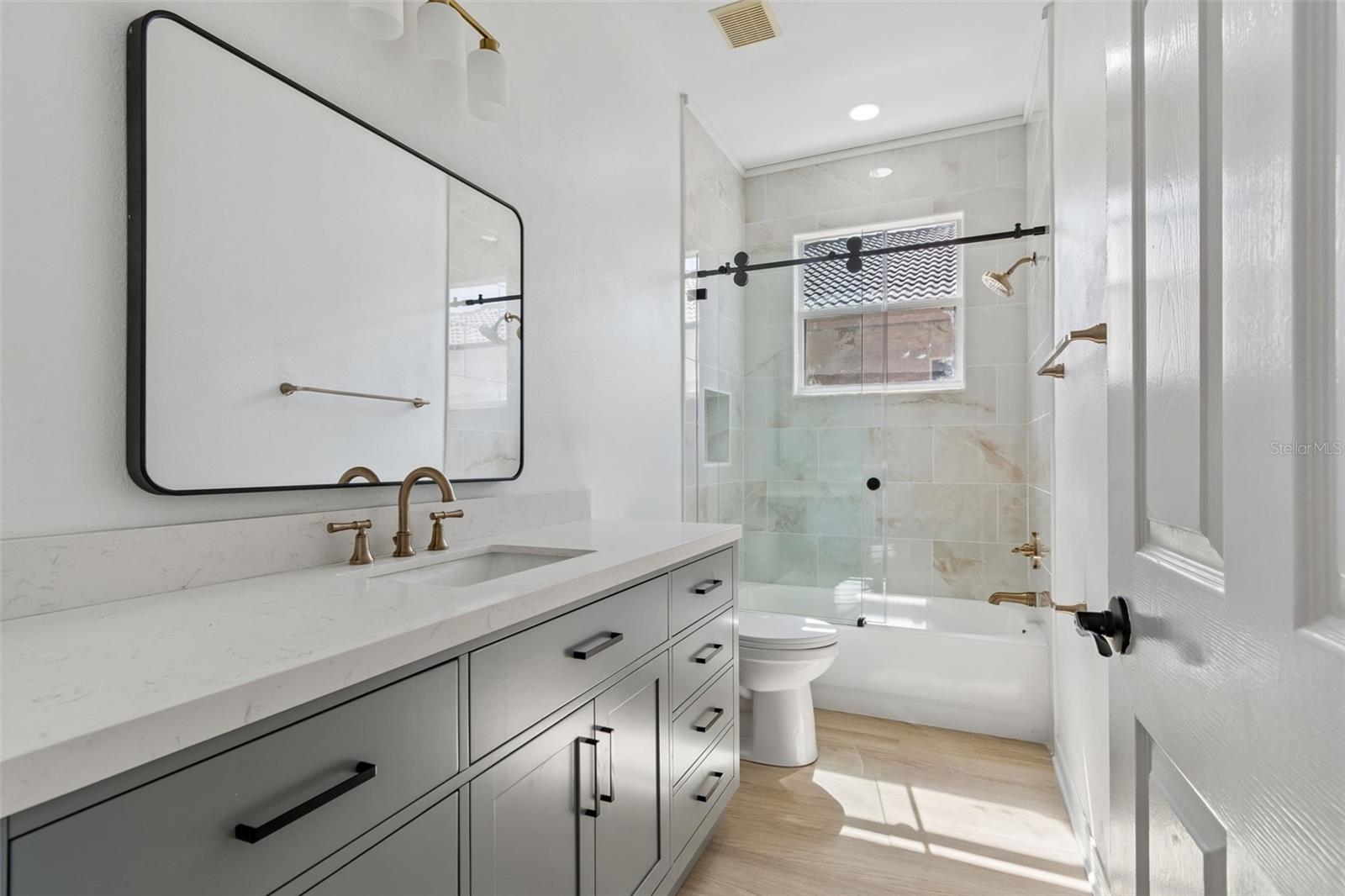 Listing photo id 36 for 2300 Hannah Way S