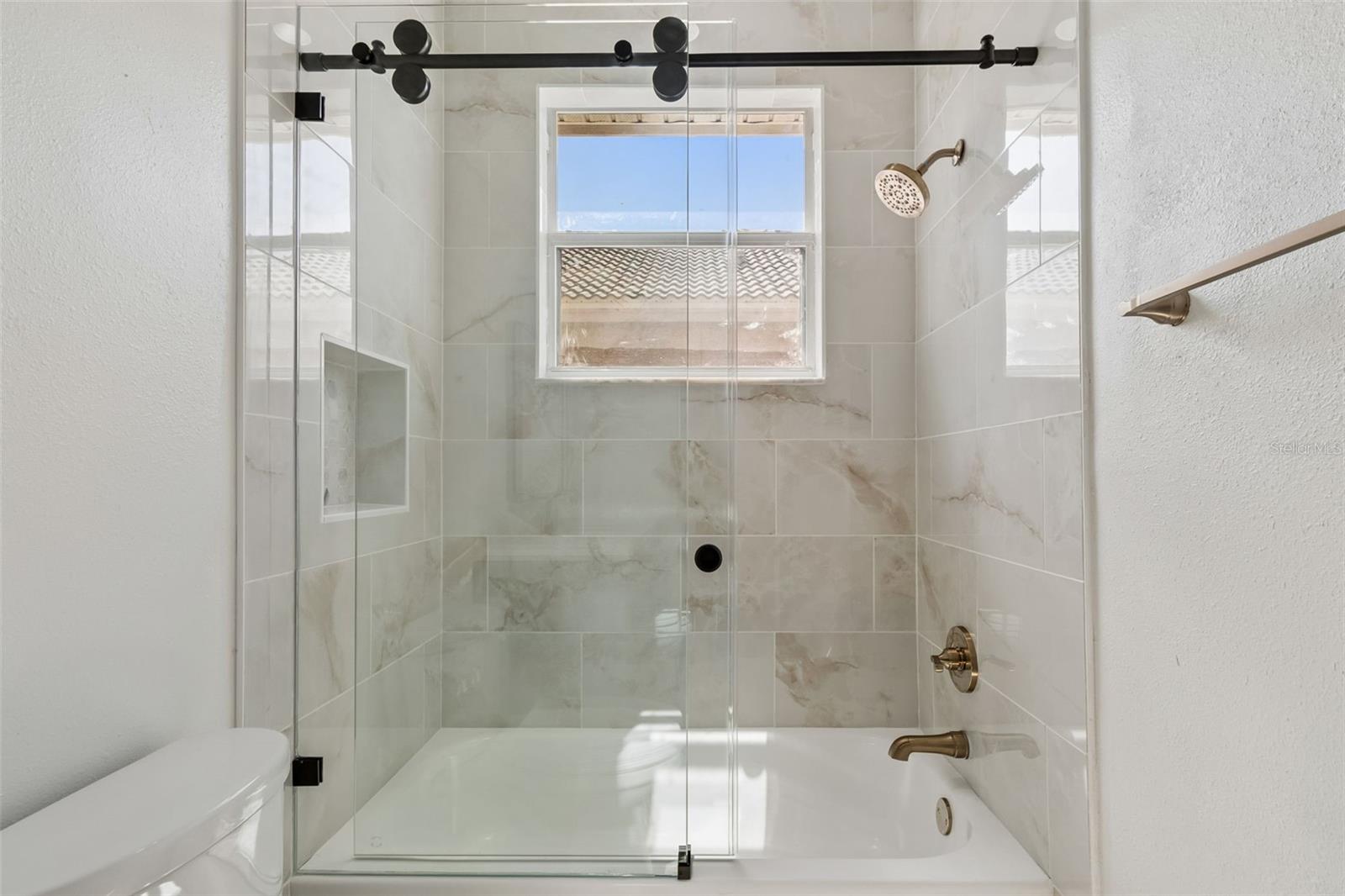 Listing photo id 37 for 2300 Hannah Way S