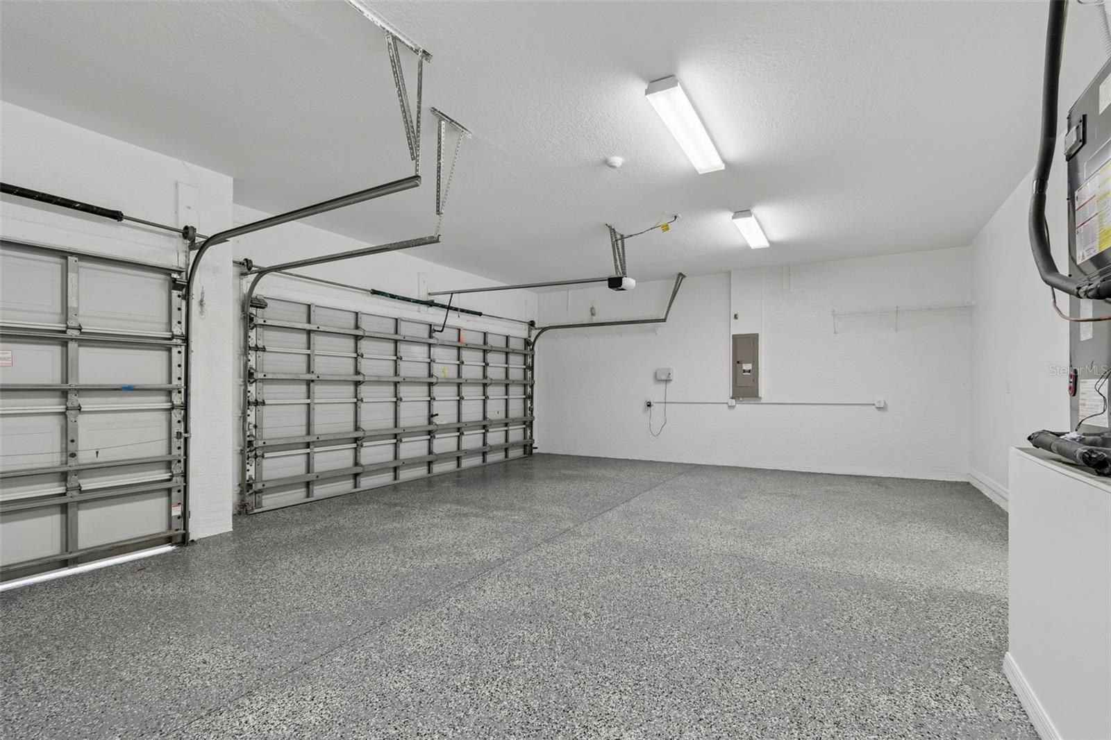 Listing photo id 39 for 2300 Hannah Way S